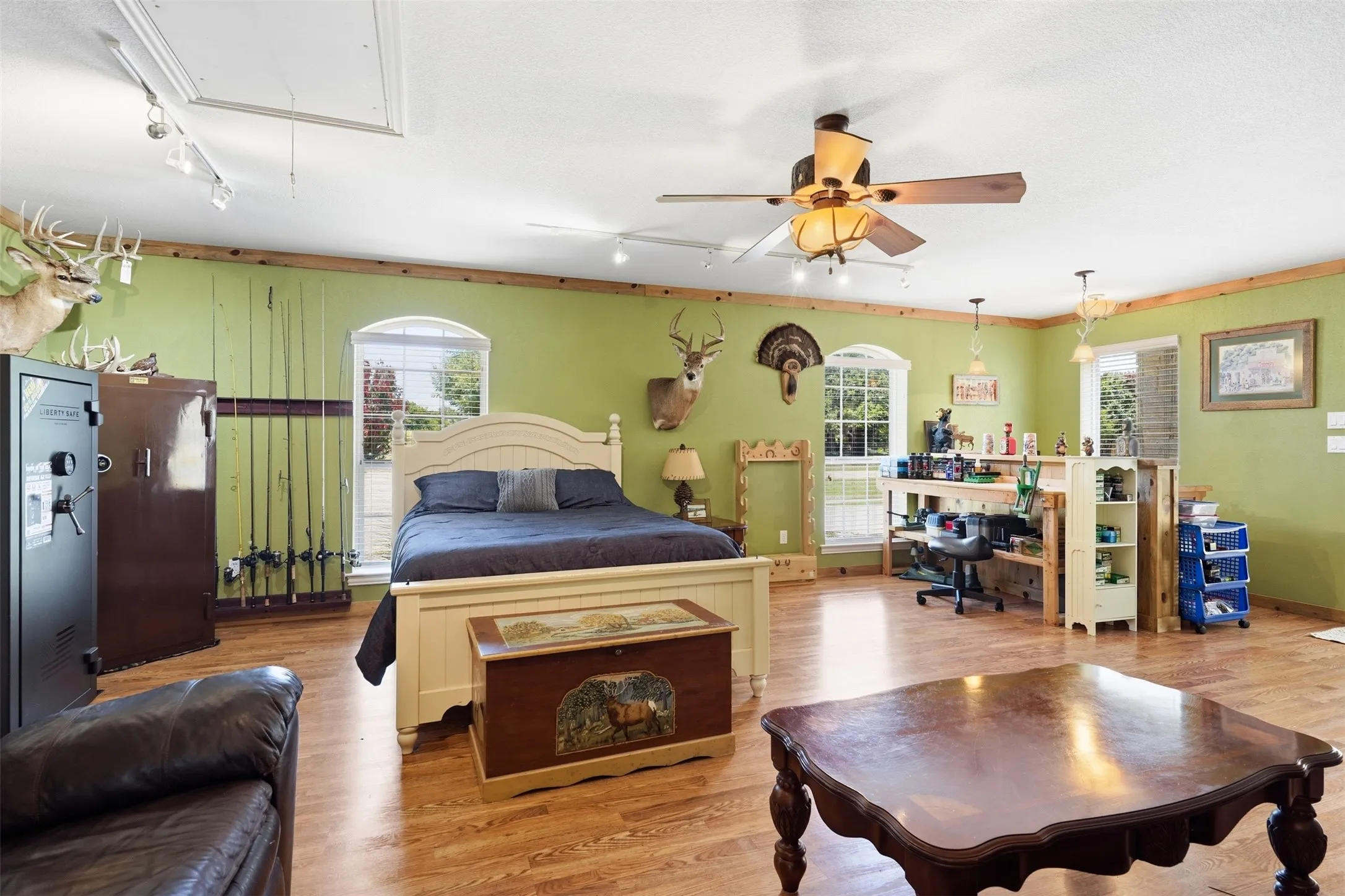 Single Family Residence For Sale in Hood County , 3102 Walnut Creek Parkway, Granbury, Texas 76049, 4 Bedroom, 3 Bathroom, 4 Garage spaces, 2,919 Sqft, built in 2006, mls#21328713, Real Estate Agent in Granbury, Homes For Sale in Hood county, Homes For Sale in Granbury, Realtor in Granbury Texas, Real Estate Brokerage Independent Realty Texas, Luminita Cordes Realtor