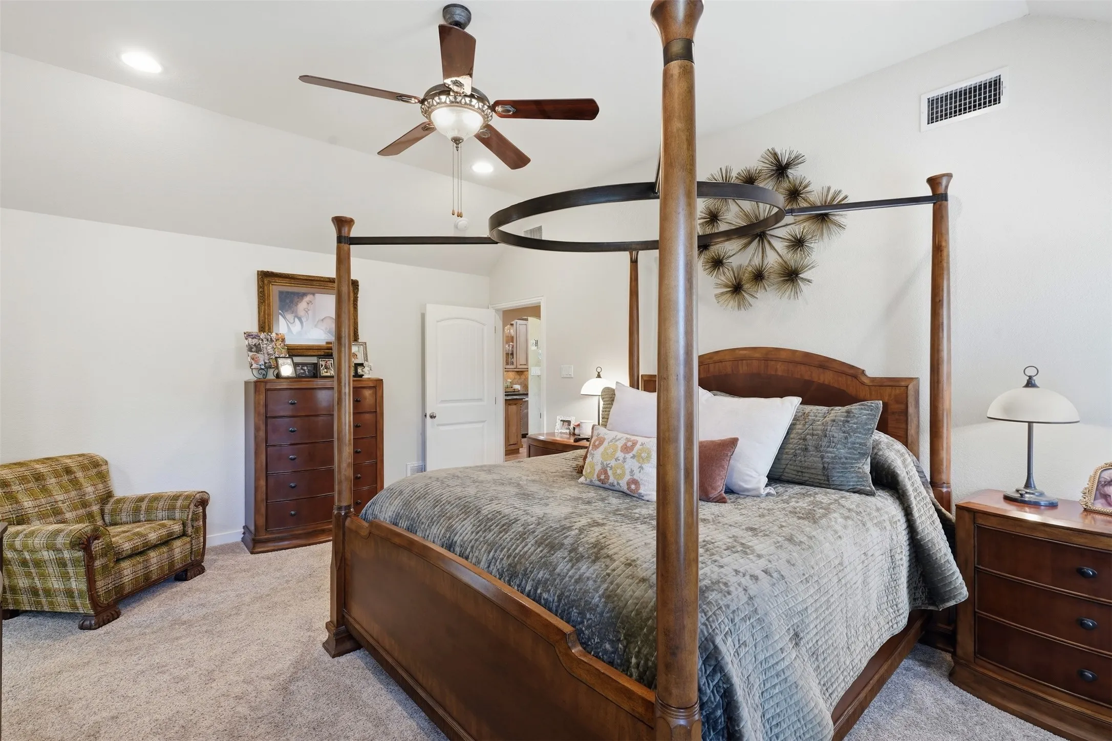 Single Family Residence For Sale in Hood County , 3102 Walnut Creek Parkway, Granbury, Texas 76049, 4 Bedroom, 3 Bathroom, 4 Garage spaces, 2,919 Sqft, built in 2006, mls#21328713, Real Estate Agent in Granbury, Homes For Sale in Hood county, Homes For Sale in Granbury, Realtor in Granbury Texas, Real Estate Brokerage Independent Realty Texas, Luminita Cordes Realtor