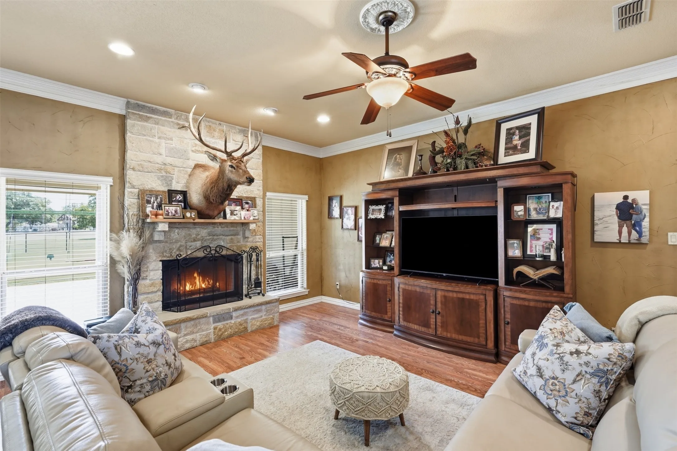 Single Family Residence For Sale in Hood County , 3102 Walnut Creek Parkway, Granbury, Texas 76049, 4 Bedroom, 3 Bathroom, 4 Garage spaces, 2,919 Sqft, built in 2006, mls#21328713, Real Estate Agent in Granbury, Homes For Sale in Hood county, Homes For Sale in Granbury, Realtor in Granbury Texas, Real Estate Brokerage Independent Realty Texas, Luminita Cordes Realtor