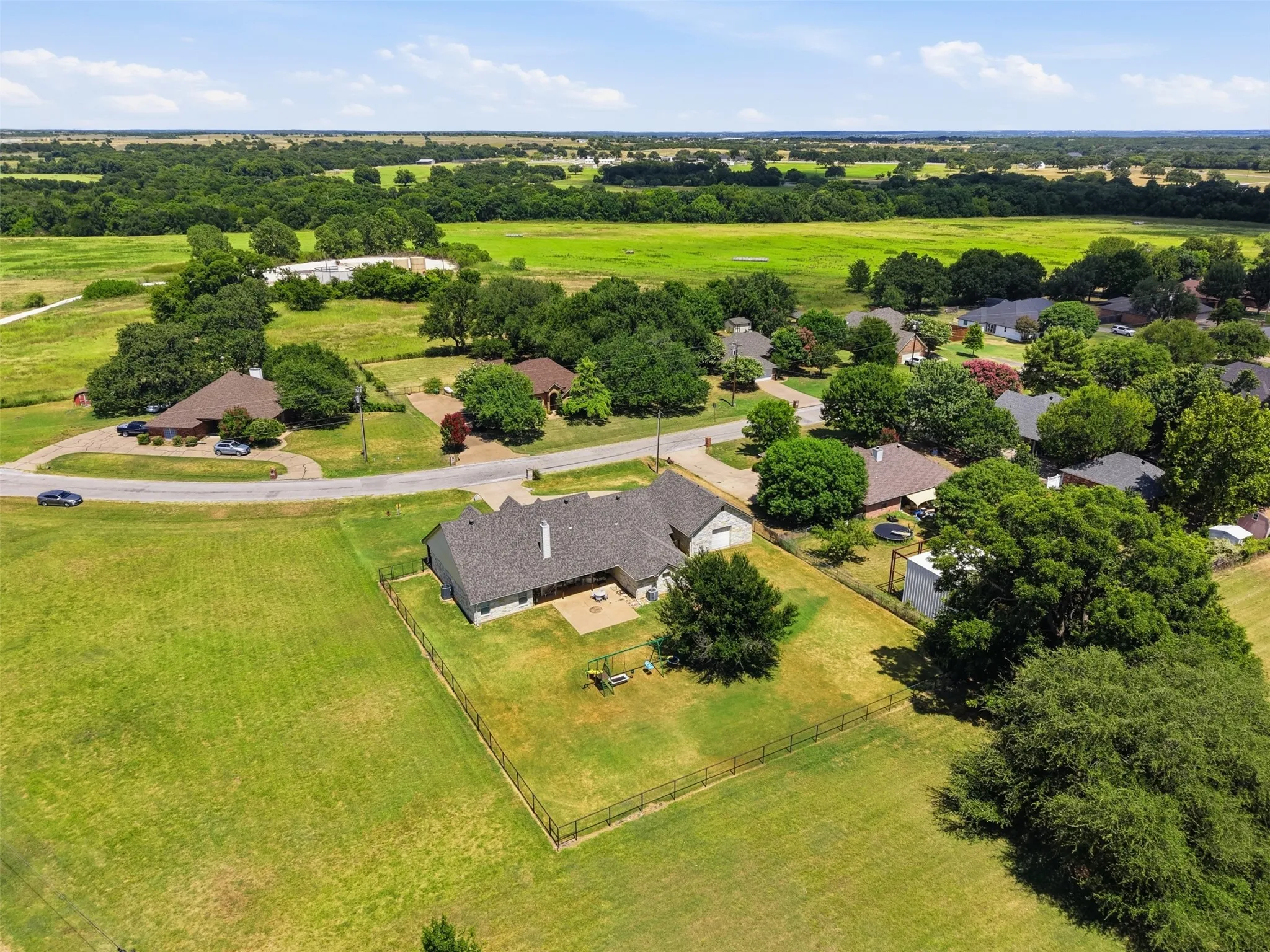 Single Family Residence For Sale in Hood County , 3102 Walnut Creek Parkway, Granbury, Texas 76049, 4 Bedroom, 3 Bathroom, 4 Garage spaces, 2,919 Sqft, built in 2006, mls#21328713, Real Estate Agent in Granbury, Homes For Sale in Hood county, Homes For Sale in Granbury, Realtor in Granbury Texas, Real Estate Brokerage Independent Realty Texas, Luminita Cordes Realtor