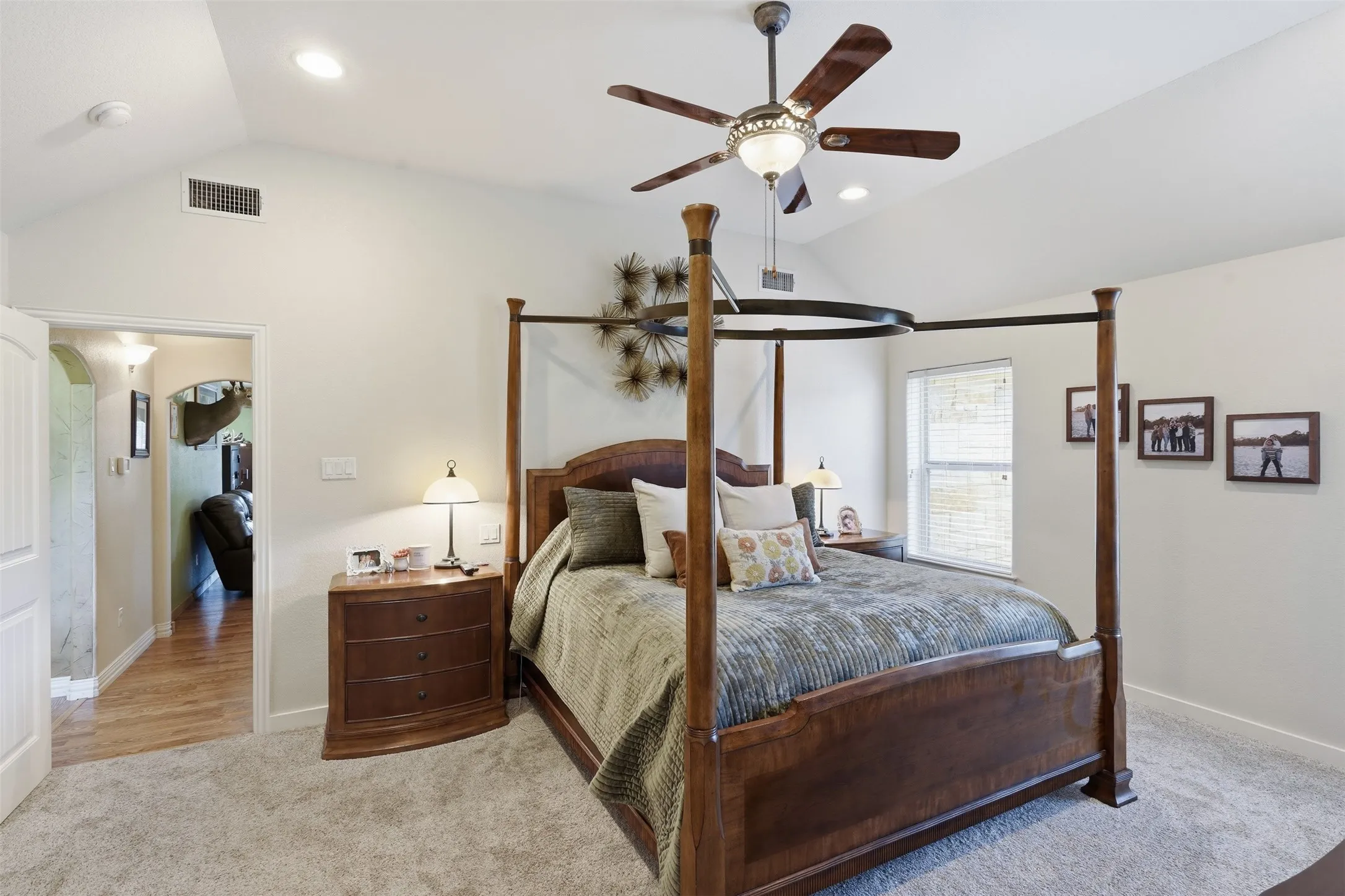 Single Family Residence For Sale in Hood County , 3102 Walnut Creek Parkway, Granbury, Texas 76049, 4 Bedroom, 3 Bathroom, 4 Garage spaces, 2,919 Sqft, built in 2006, mls#21328713, Real Estate Agent in Granbury, Homes For Sale in Hood county, Homes For Sale in Granbury, Realtor in Granbury Texas, Real Estate Brokerage Independent Realty Texas, Luminita Cordes Realtor