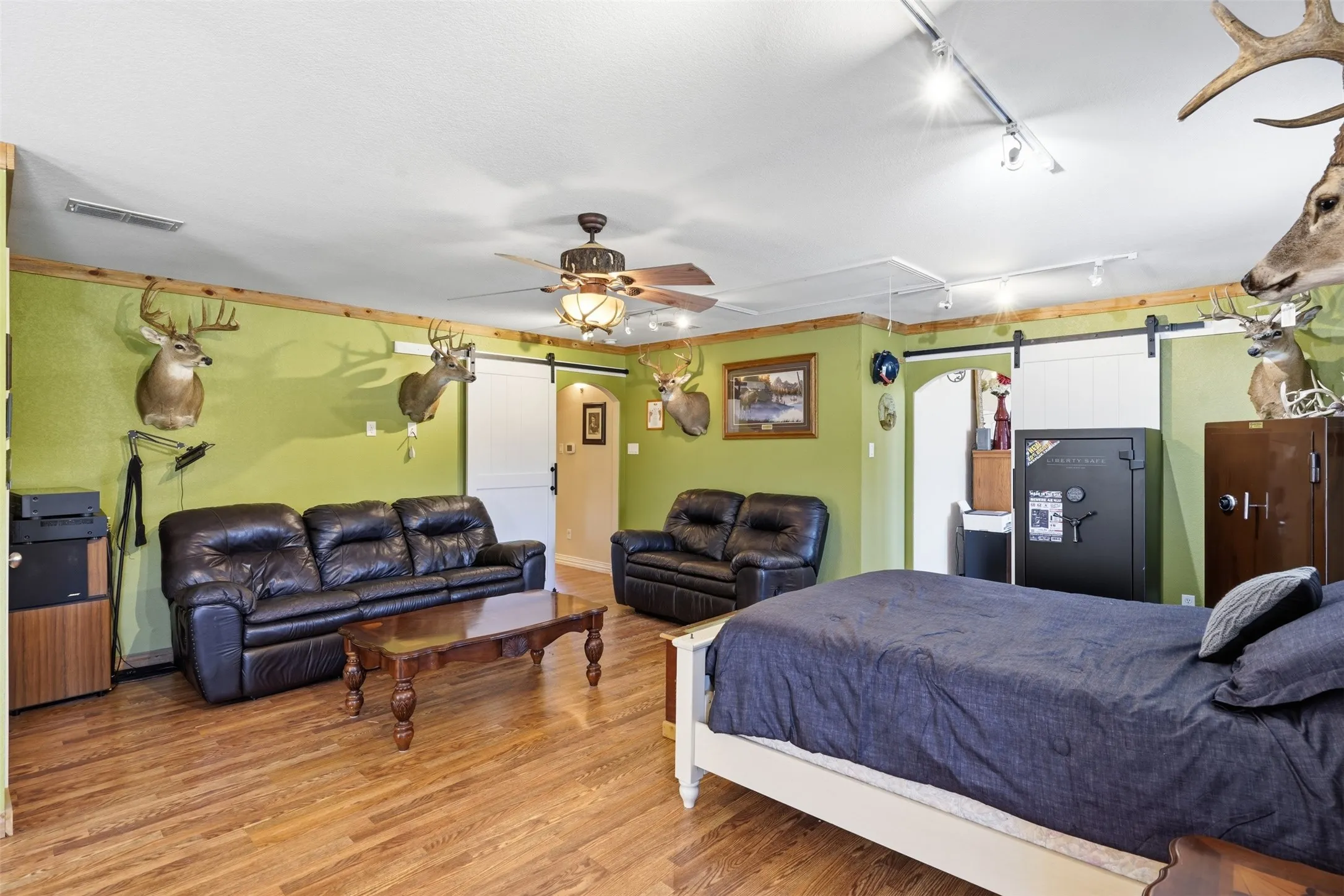 Single Family Residence For Sale in Hood County , 3102 Walnut Creek Parkway, Granbury, Texas 76049, 4 Bedroom, 3 Bathroom, 4 Garage spaces, 2,919 Sqft, built in 2006, mls#21328713, Real Estate Agent in Granbury, Homes For Sale in Hood county, Homes For Sale in Granbury, Realtor in Granbury Texas, Real Estate Brokerage Independent Realty Texas, Luminita Cordes Realtor