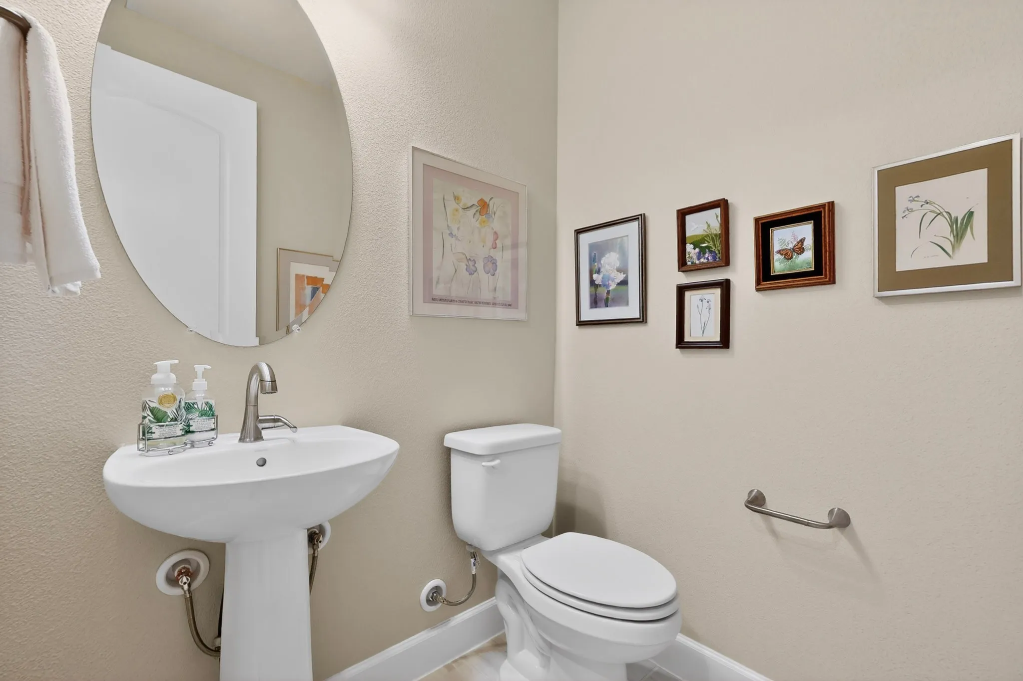 Single Family Residence For Sale in Denton County , 8709 Basanite Avenue, Denton, Texas 76207, 2 Bedroom, 3 Bathroom, 3 Garage spaces, 2,334 Sqft, built in 2023, mls#21327571, Real Estate Agent in Denton, Homes For Sale in Denton county, Homes For Sale in Denton, Realtor in Denton Texas, Real Estate Brokerage Independent Realty Texas, Luminita Cordes Realtor