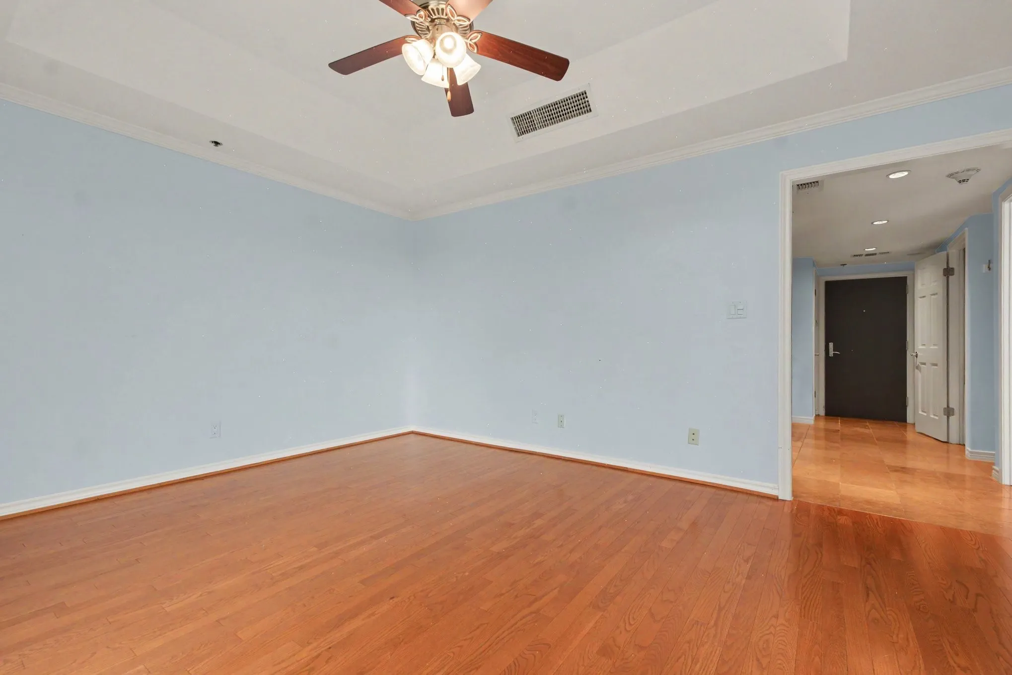 Condominium For Rent in Dallas County , 5909 Luther Lane 706, Dallas, Texas 75225, 1 Bedroom, 1 Bathroom, 2 Garage spaces, 741 Sqft, built in 1983, mls#21300384, Real Estate Agent in Dallas, Homes For Rent in Dallas county, Homes For Rent in Dallas, Realtor in Dallas Texas, Real Estate Brokerage Independent Realty Texas, Luminita Cordes Realtor