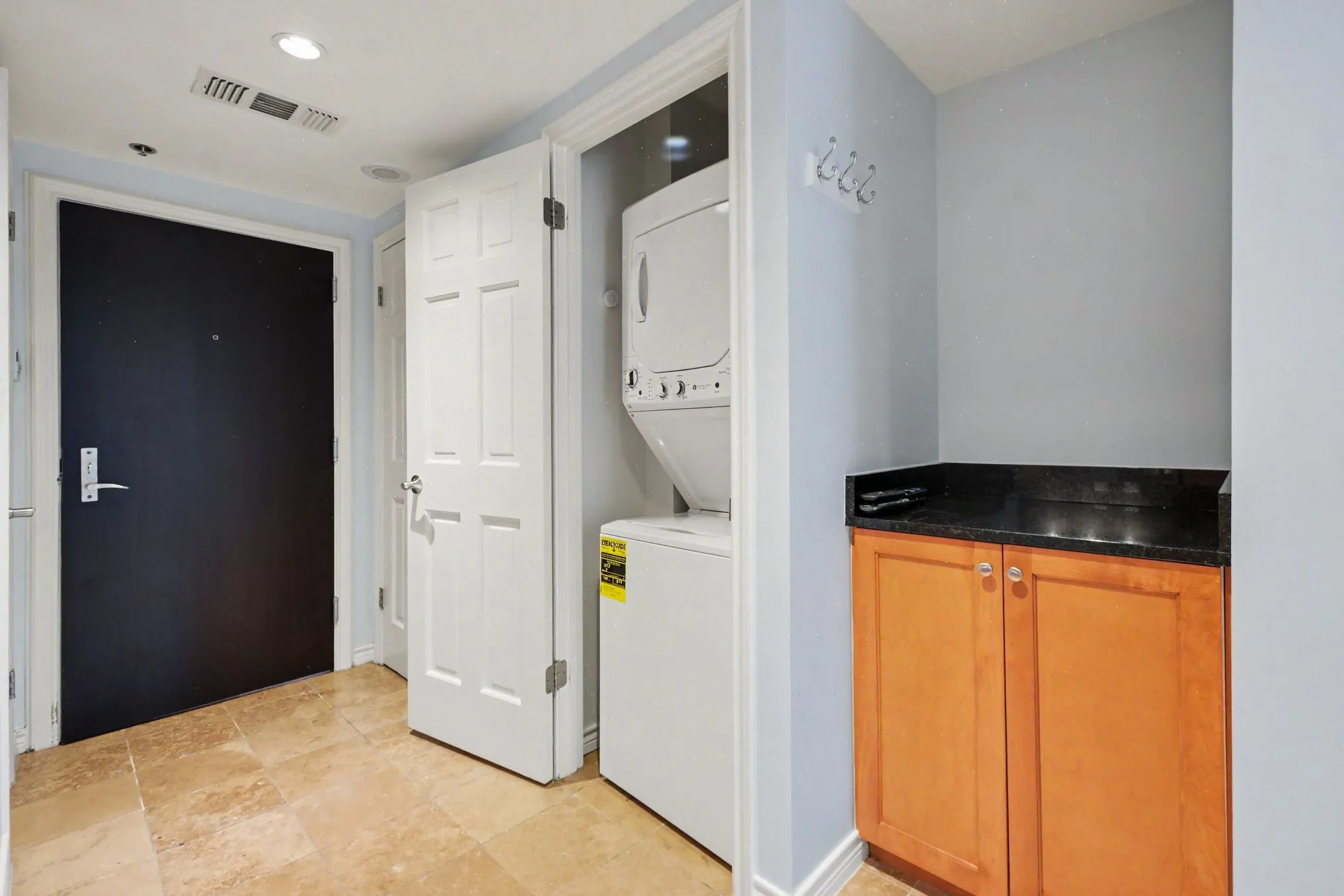 Condominium For Rent in Dallas County , 5909 Luther Lane 706, Dallas, Texas 75225, 1 Bedroom, 1 Bathroom, 2 Garage spaces, 741 Sqft, built in 1983, mls#21300384, Real Estate Agent in Dallas, Homes For Rent in Dallas county, Homes For Rent in Dallas, Realtor in Dallas Texas, Real Estate Brokerage Independent Realty Texas, Luminita Cordes Realtor