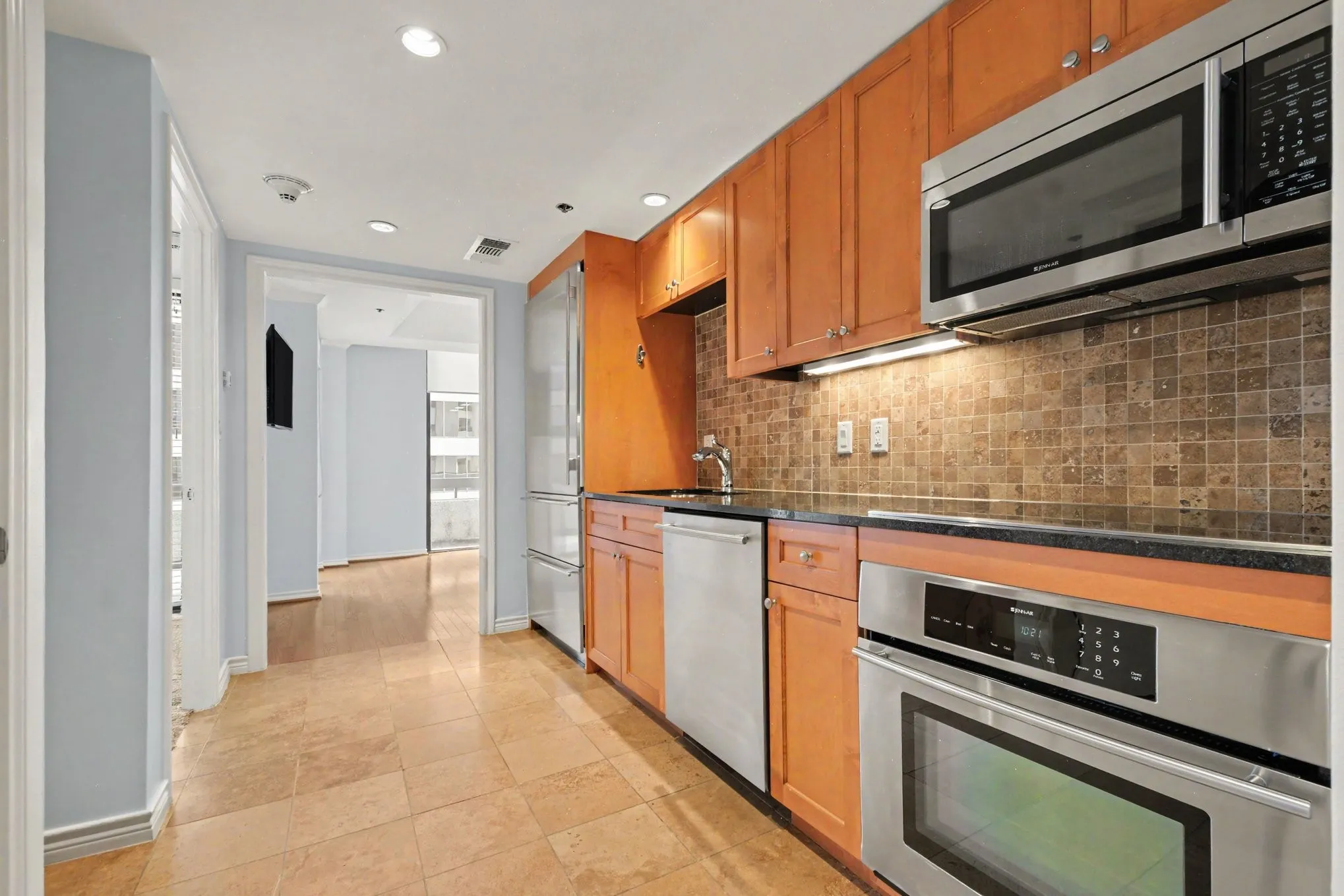 Condominium For Rent in Dallas County , 5909 Luther Lane 706, Dallas, Texas 75225, 1 Bedroom, 1 Bathroom, 2 Garage spaces, 741 Sqft, built in 1983, mls#21300384, Real Estate Agent in Dallas, Homes For Rent in Dallas county, Homes For Rent in Dallas, Realtor in Dallas Texas, Real Estate Brokerage Independent Realty Texas, Luminita Cordes Realtor