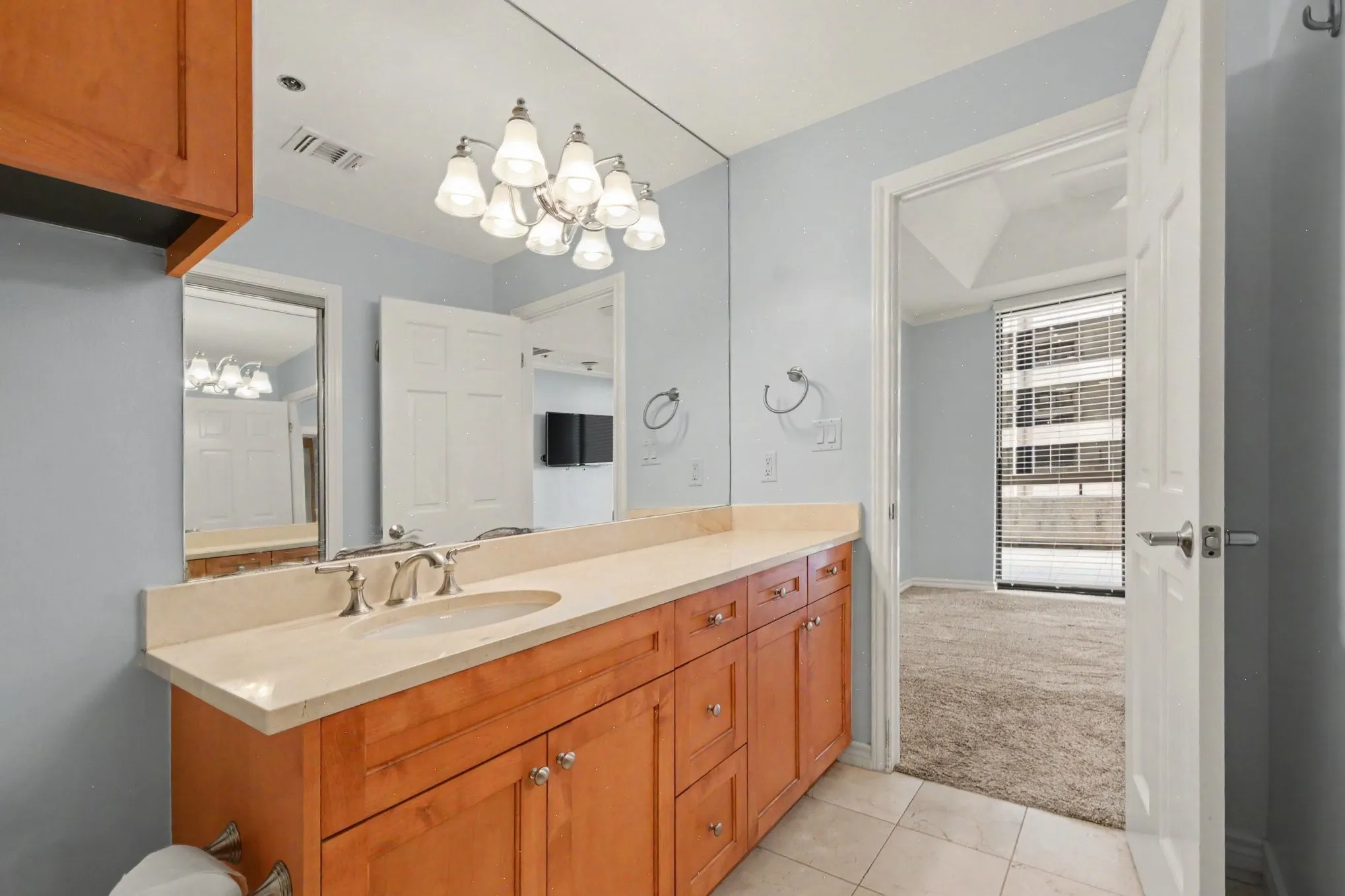 Condominium For Rent in Dallas County , 5909 Luther Lane 706, Dallas, Texas 75225, 1 Bedroom, 1 Bathroom, 2 Garage spaces, 741 Sqft, built in 1983, mls#21300384, Real Estate Agent in Dallas, Homes For Rent in Dallas county, Homes For Rent in Dallas, Realtor in Dallas Texas, Real Estate Brokerage Independent Realty Texas, Luminita Cordes Realtor