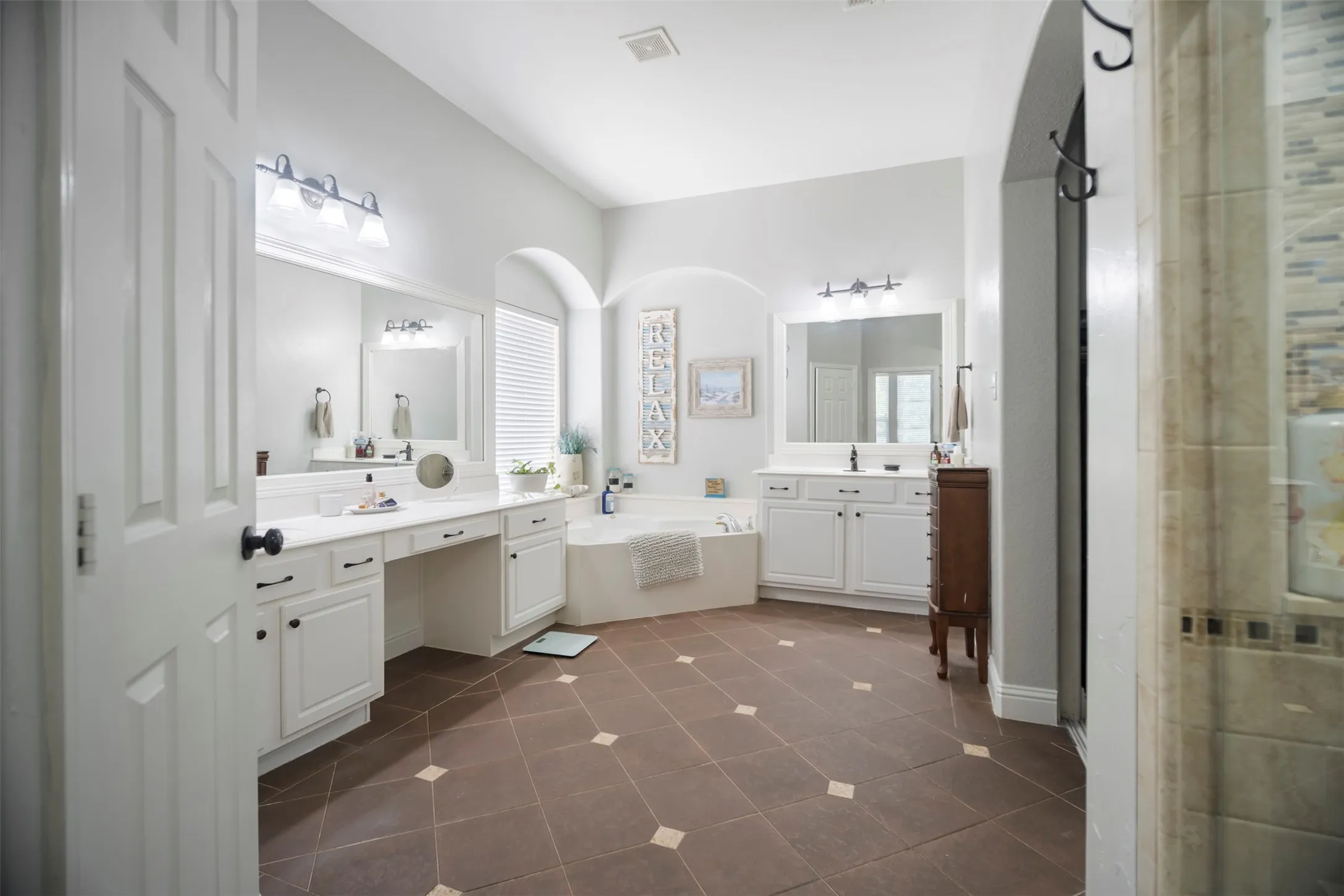 Single Family Residence For Sale in Collin County , 1709 Tamarack Drive, Wylie, Texas 75098, 6 Bedroom, 4 Bathroom, 2 Garage spaces, 4,772 Sqft, built in 2004, mls#21328784, Real Estate Agent in Wylie, Homes For Sale in Collin county, Homes For Sale in Wylie, Realtor in Wylie Texas, Real Estate Brokerage Independent Realty Texas, Luminita Cordes Realtor