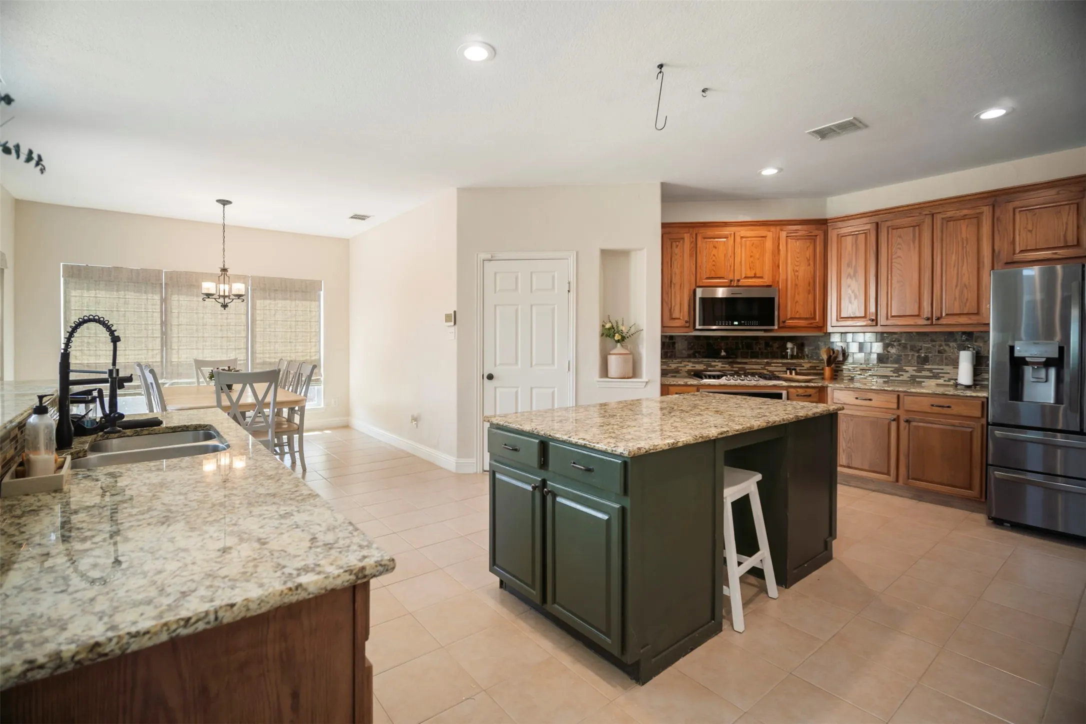 Single Family Residence For Sale in Collin County , 1709 Tamarack Drive, Wylie, Texas 75098, 6 Bedroom, 4 Bathroom, 2 Garage spaces, 4,772 Sqft, built in 2004, mls#21328784, Real Estate Agent in Wylie, Homes For Sale in Collin county, Homes For Sale in Wylie, Realtor in Wylie Texas, Real Estate Brokerage Independent Realty Texas, Luminita Cordes Realtor