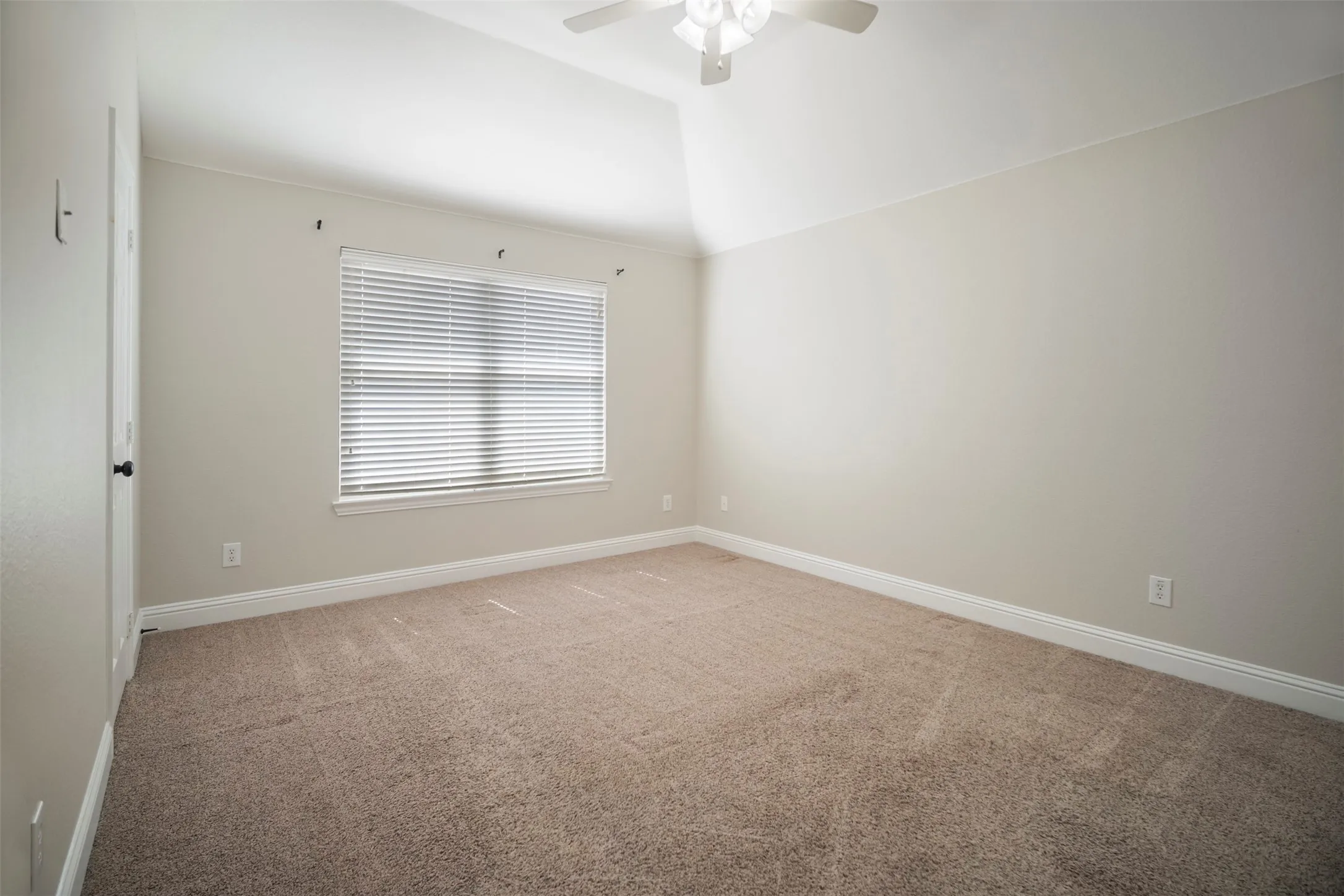 Single Family Residence For Sale in Collin County , 1709 Tamarack Drive, Wylie, Texas 75098, 6 Bedroom, 4 Bathroom, 2 Garage spaces, 4,772 Sqft, built in 2004, mls#21328784, Real Estate Agent in Wylie, Homes For Sale in Collin county, Homes For Sale in Wylie, Realtor in Wylie Texas, Real Estate Brokerage Independent Realty Texas, Luminita Cordes Realtor