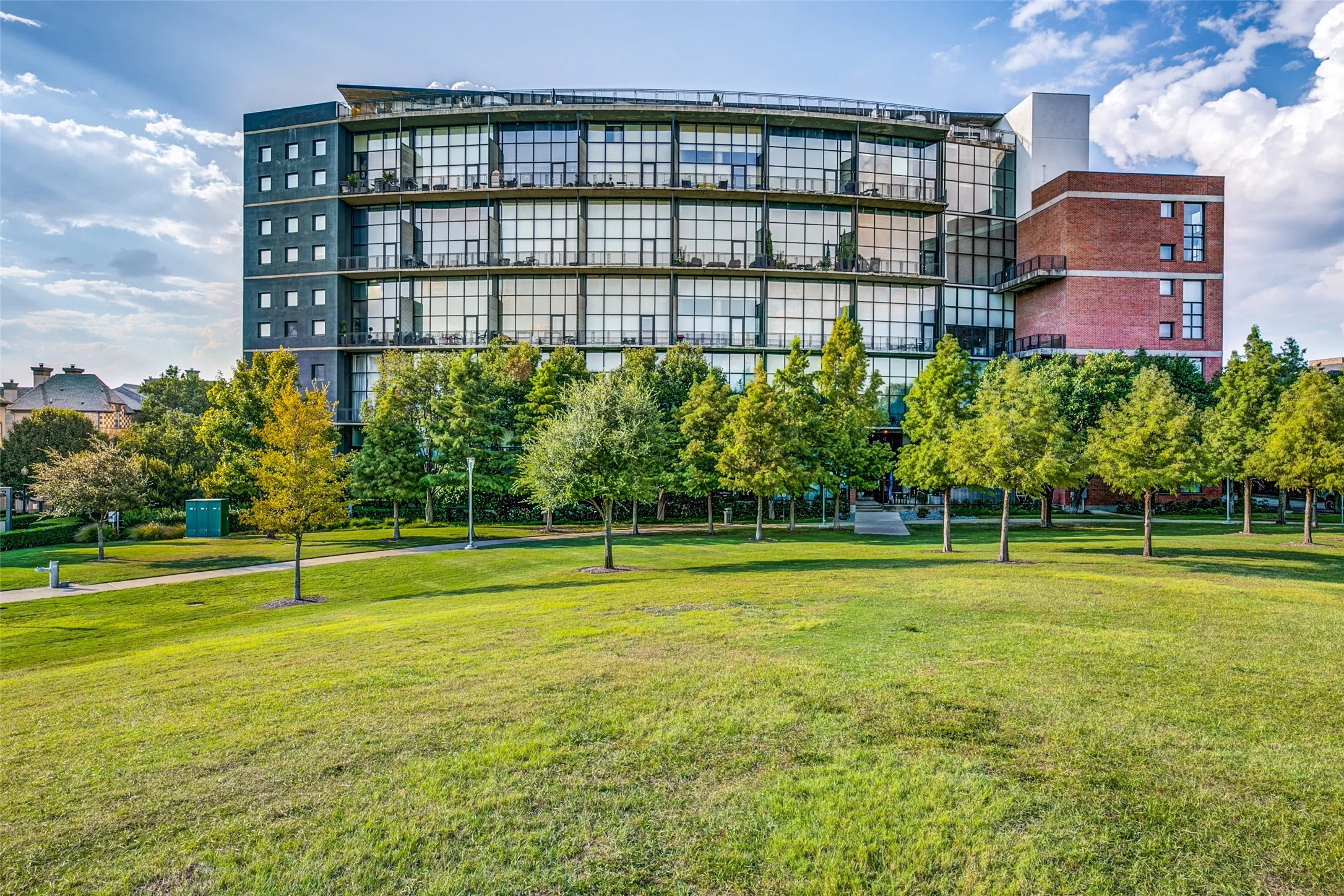 Condominium For Sale in Dallas County , 3110 Thomas Avenue 111, Dallas, Texas 75204, 4 Bedroom, 3 Bathroom, 2 Garage spaces, 2,142 Sqft, built in 1998, mls#21328787, Real Estate Agent in Dallas, Homes For Sale in Dallas county, Homes For Sale in Dallas, Realtor in Dallas Texas, Real Estate Brokerage Independent Realty Texas, Luminita Cordes Realtor