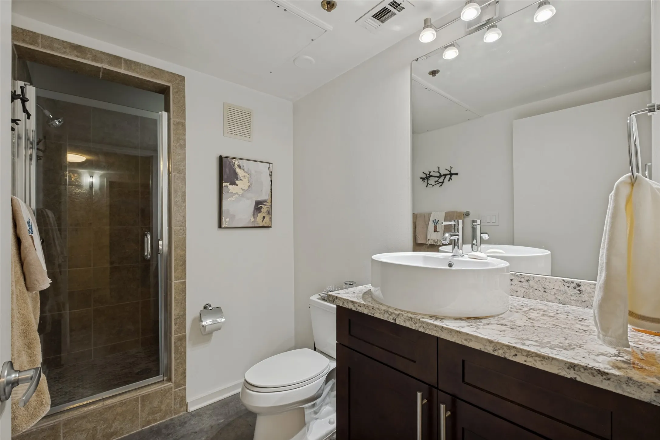 Condominium For Sale in Dallas County , 3110 Thomas Avenue 111, Dallas, Texas 75204, 4 Bedroom, 3 Bathroom, 2 Garage spaces, 2,142 Sqft, built in 1998, mls#21328787, Real Estate Agent in Dallas, Homes For Sale in Dallas county, Homes For Sale in Dallas, Realtor in Dallas Texas, Real Estate Brokerage Independent Realty Texas, Luminita Cordes Realtor