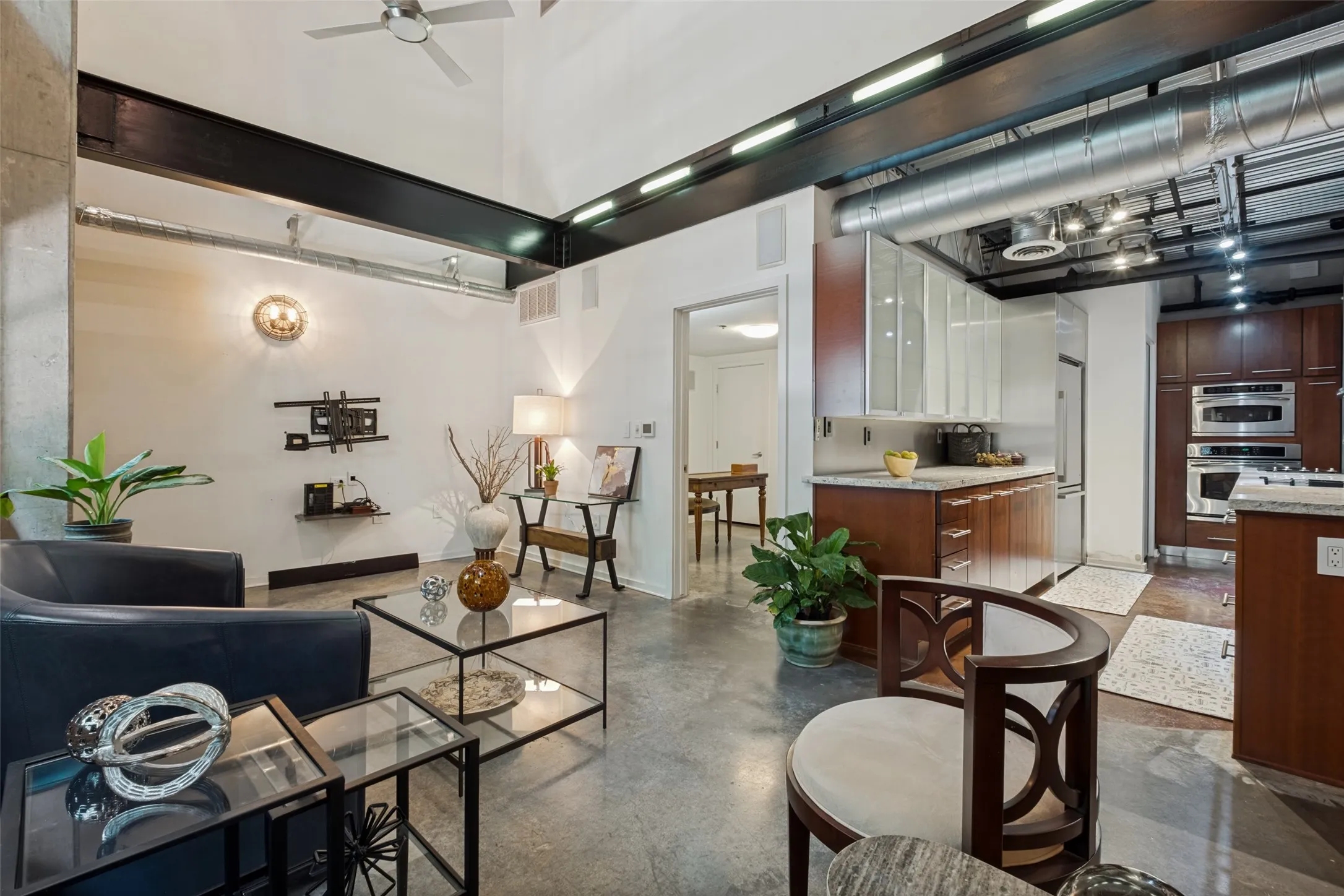 Condominium For Sale in Dallas County , 3110 Thomas Avenue 111, Dallas, Texas 75204, 4 Bedroom, 3 Bathroom, 2 Garage spaces, 2,142 Sqft, built in 1998, mls#21328787, Real Estate Agent in Dallas, Homes For Sale in Dallas county, Homes For Sale in Dallas, Realtor in Dallas Texas, Real Estate Brokerage Independent Realty Texas, Luminita Cordes Realtor