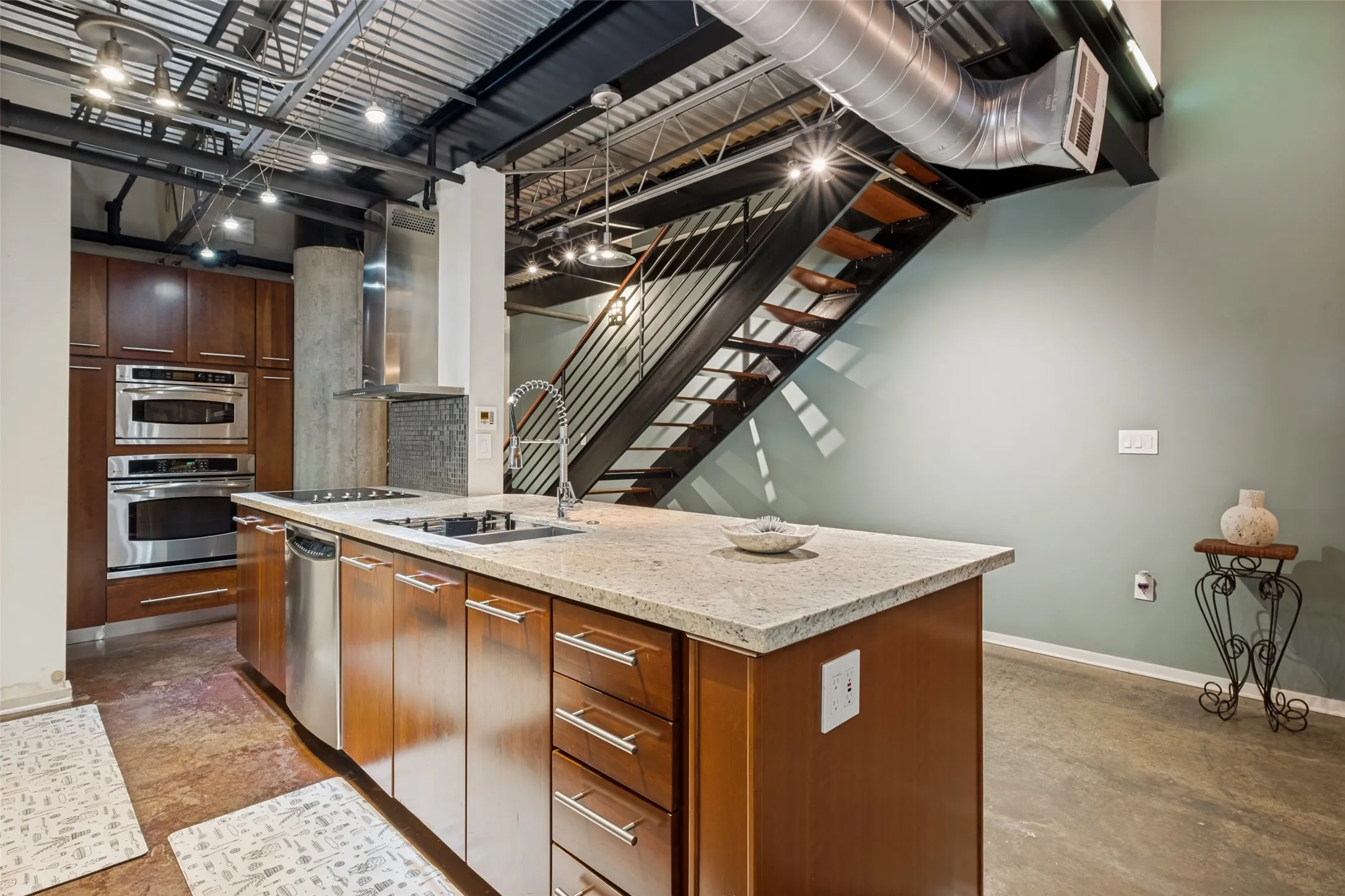 Condominium For Sale in Dallas County , 3110 Thomas Avenue 111, Dallas, Texas 75204, 4 Bedroom, 3 Bathroom, 2 Garage spaces, 2,142 Sqft, built in 1998, mls#21328787, Real Estate Agent in Dallas, Homes For Sale in Dallas county, Homes For Sale in Dallas, Realtor in Dallas Texas, Real Estate Brokerage Independent Realty Texas, Luminita Cordes Realtor