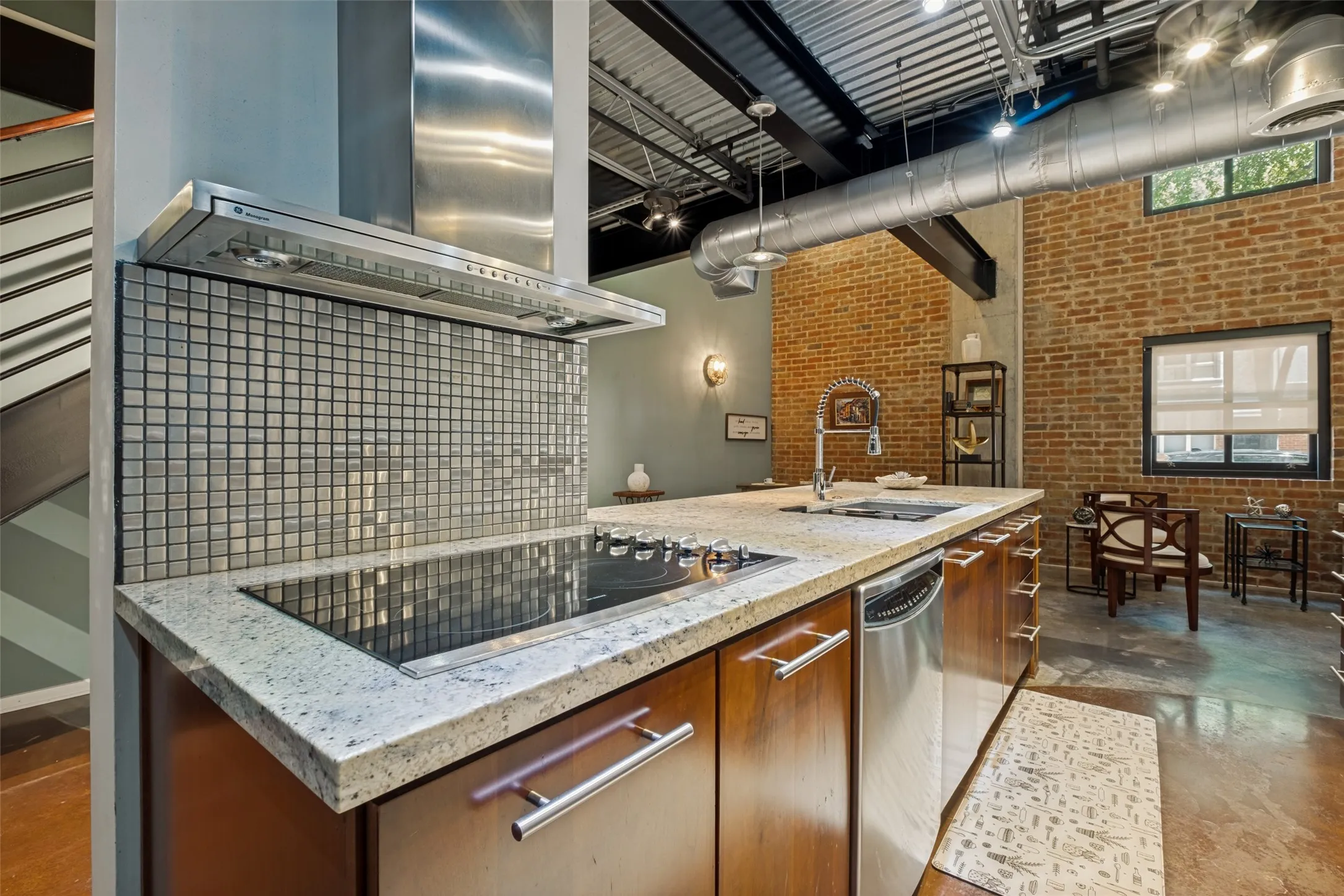 Condominium For Sale in Dallas County , 3110 Thomas Avenue 111, Dallas, Texas 75204, 4 Bedroom, 3 Bathroom, 2 Garage spaces, 2,142 Sqft, built in 1998, mls#21328787, Real Estate Agent in Dallas, Homes For Sale in Dallas county, Homes For Sale in Dallas, Realtor in Dallas Texas, Real Estate Brokerage Independent Realty Texas, Luminita Cordes Realtor