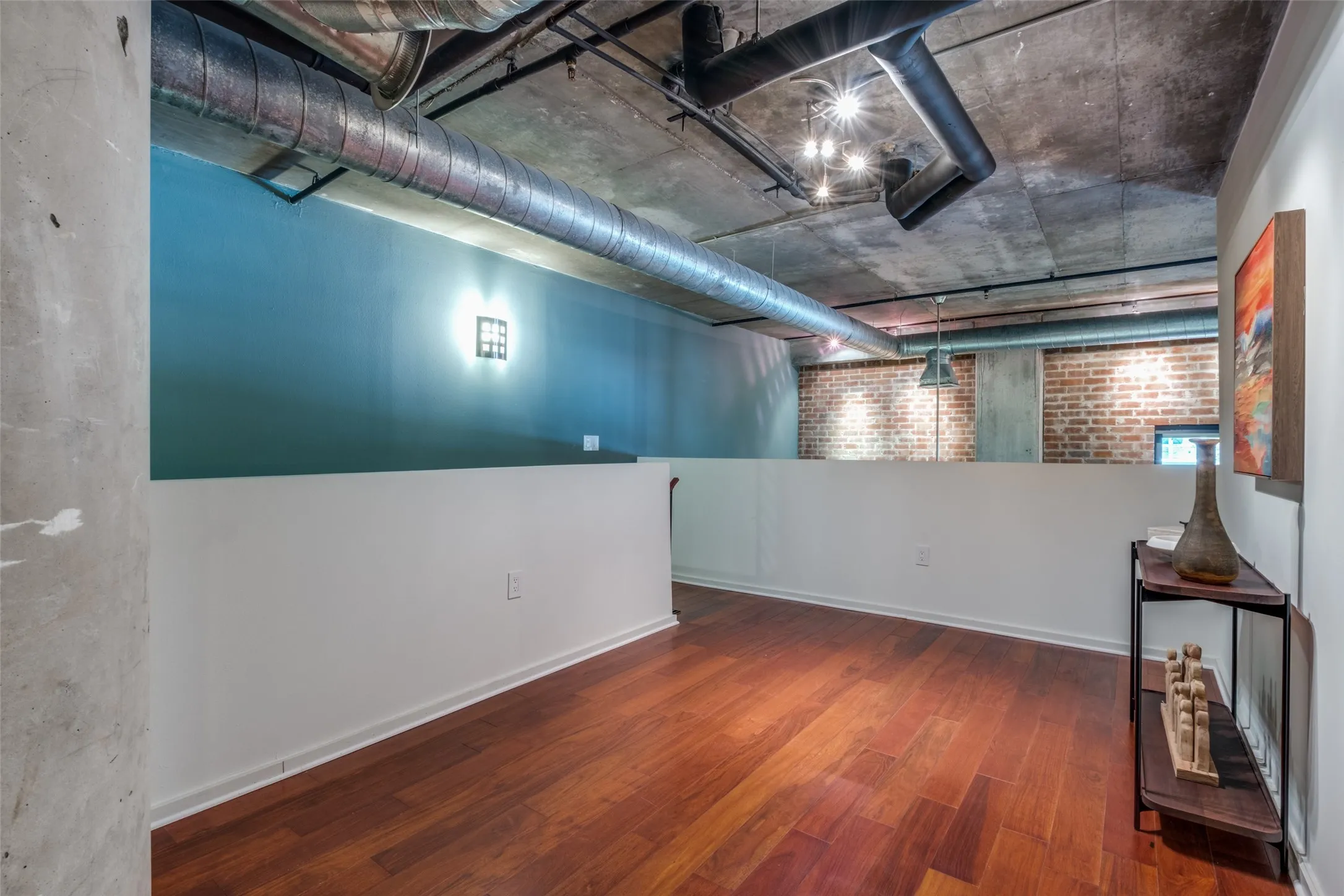 Condominium For Sale in Dallas County , 3110 Thomas Avenue 111, Dallas, Texas 75204, 4 Bedroom, 3 Bathroom, 2 Garage spaces, 2,142 Sqft, built in 1998, mls#21328787, Real Estate Agent in Dallas, Homes For Sale in Dallas county, Homes For Sale in Dallas, Realtor in Dallas Texas, Real Estate Brokerage Independent Realty Texas, Luminita Cordes Realtor