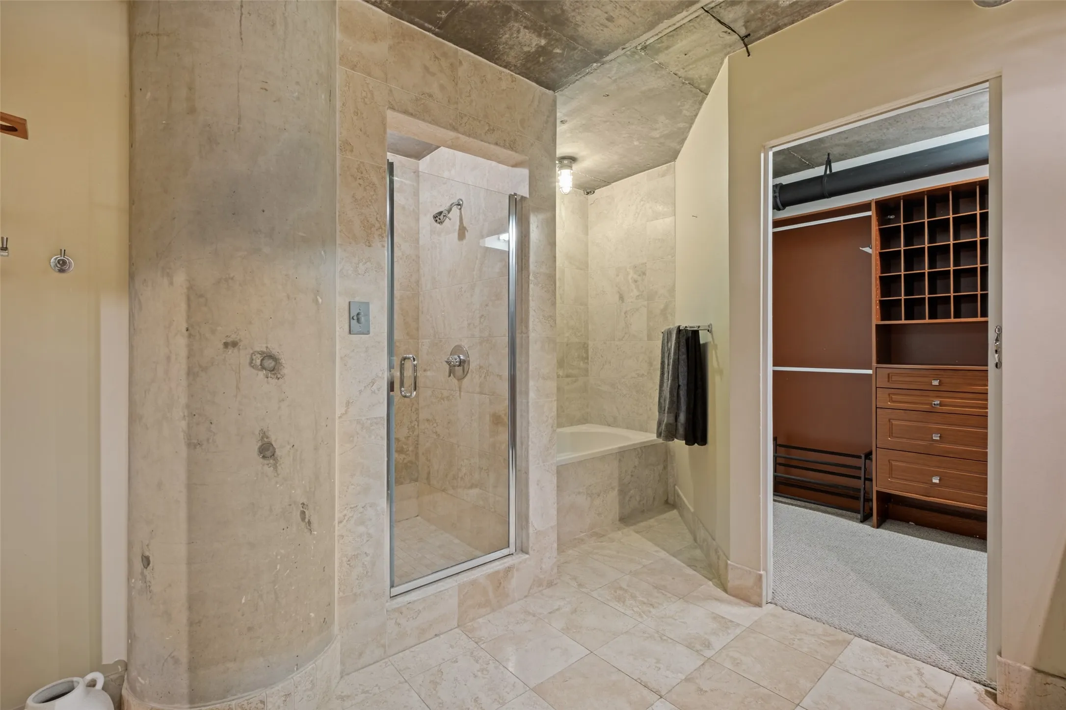 Condominium For Sale in Dallas County , 3110 Thomas Avenue 111, Dallas, Texas 75204, 4 Bedroom, 3 Bathroom, 2 Garage spaces, 2,142 Sqft, built in 1998, mls#21328787, Real Estate Agent in Dallas, Homes For Sale in Dallas county, Homes For Sale in Dallas, Realtor in Dallas Texas, Real Estate Brokerage Independent Realty Texas, Luminita Cordes Realtor