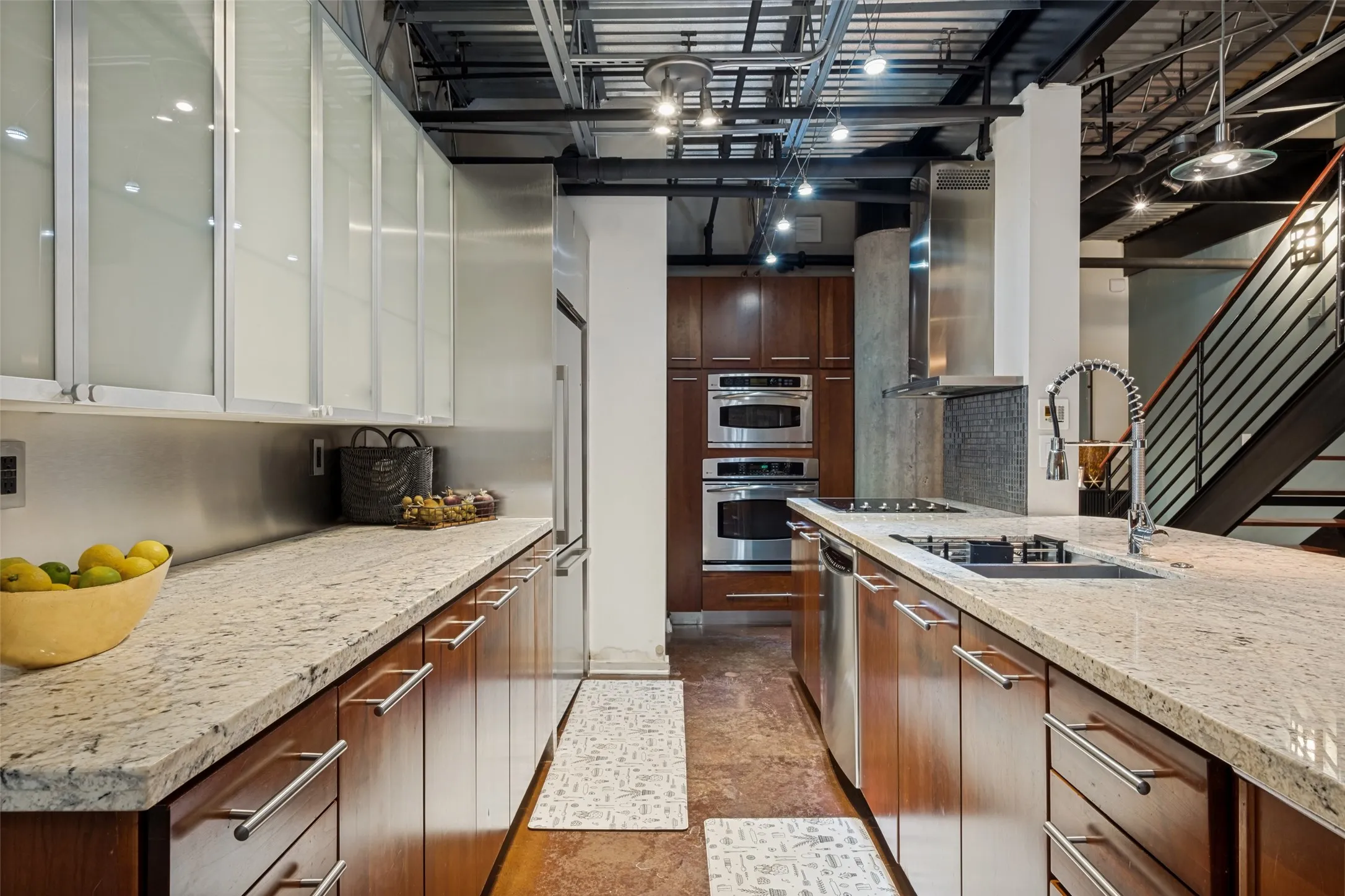 Condominium For Sale in Dallas County , 3110 Thomas Avenue 111, Dallas, Texas 75204, 4 Bedroom, 3 Bathroom, 2 Garage spaces, 2,142 Sqft, built in 1998, mls#21328787, Real Estate Agent in Dallas, Homes For Sale in Dallas county, Homes For Sale in Dallas, Realtor in Dallas Texas, Real Estate Brokerage Independent Realty Texas, Luminita Cordes Realtor