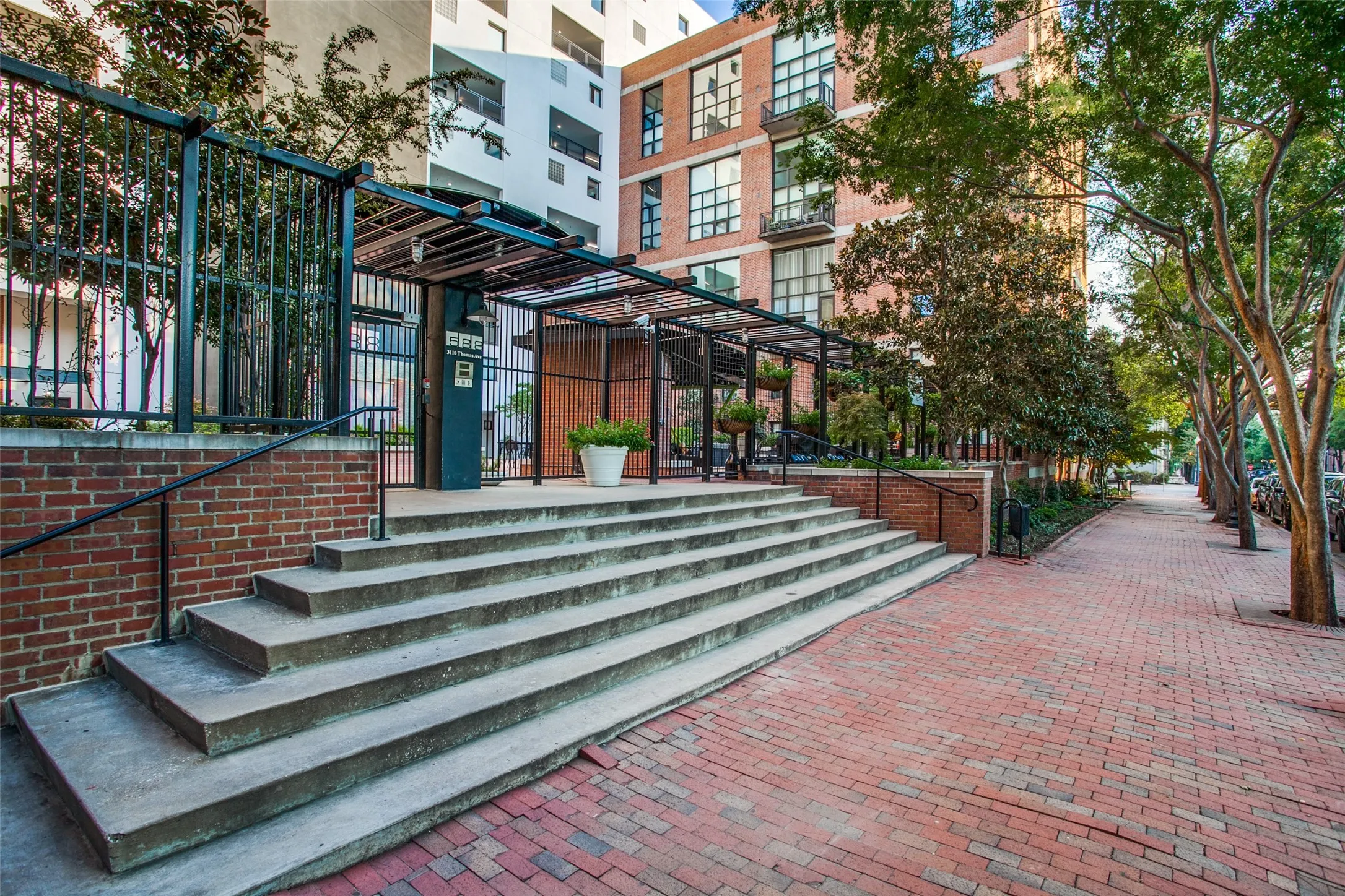 Condominium For Sale in Dallas County , 3110 Thomas Avenue 111, Dallas, Texas 75204, 4 Bedroom, 3 Bathroom, 2 Garage spaces, 2,142 Sqft, built in 1998, mls#21328787, Real Estate Agent in Dallas, Homes For Sale in Dallas county, Homes For Sale in Dallas, Realtor in Dallas Texas, Real Estate Brokerage Independent Realty Texas, Luminita Cordes Realtor