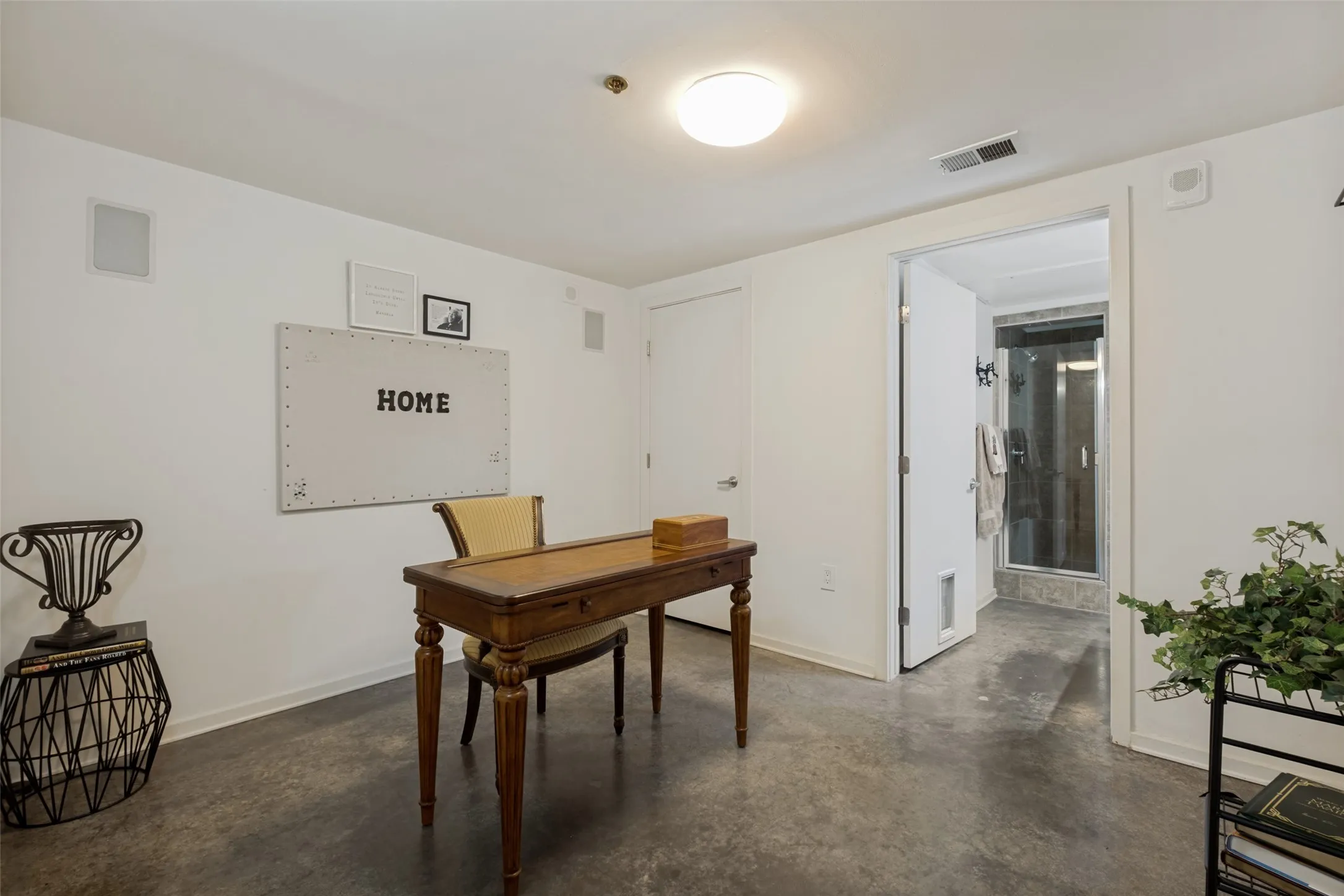 Condominium For Sale in Dallas County , 3110 Thomas Avenue 111, Dallas, Texas 75204, 4 Bedroom, 3 Bathroom, 2 Garage spaces, 2,142 Sqft, built in 1998, mls#21328787, Real Estate Agent in Dallas, Homes For Sale in Dallas county, Homes For Sale in Dallas, Realtor in Dallas Texas, Real Estate Brokerage Independent Realty Texas, Luminita Cordes Realtor