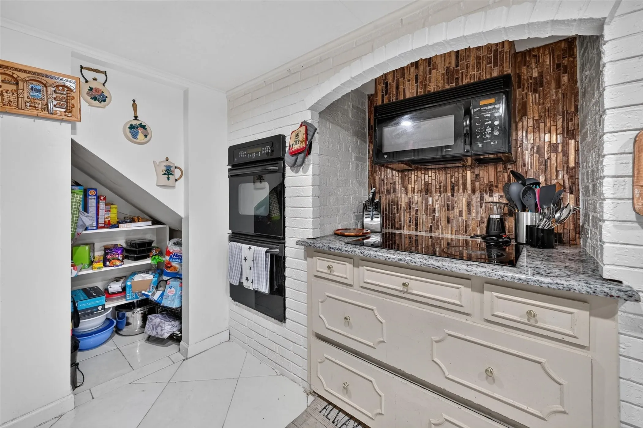 Single Family Residence For Sale in Tarrant County , 5716 Maryview Terrace, Haltom City, Texas 76117, 4 Bedroom, 4 Bathroom, Garage spaces, 5,102 Sqft, built in 1967, mls#21326620, Real Estate Agent in Haltom City, Homes For Sale in Tarrant county, Homes For Sale in Haltom City, Realtor in Haltom City Texas, Real Estate Brokerage Independent Realty Texas, Luminita Cordes Realtor