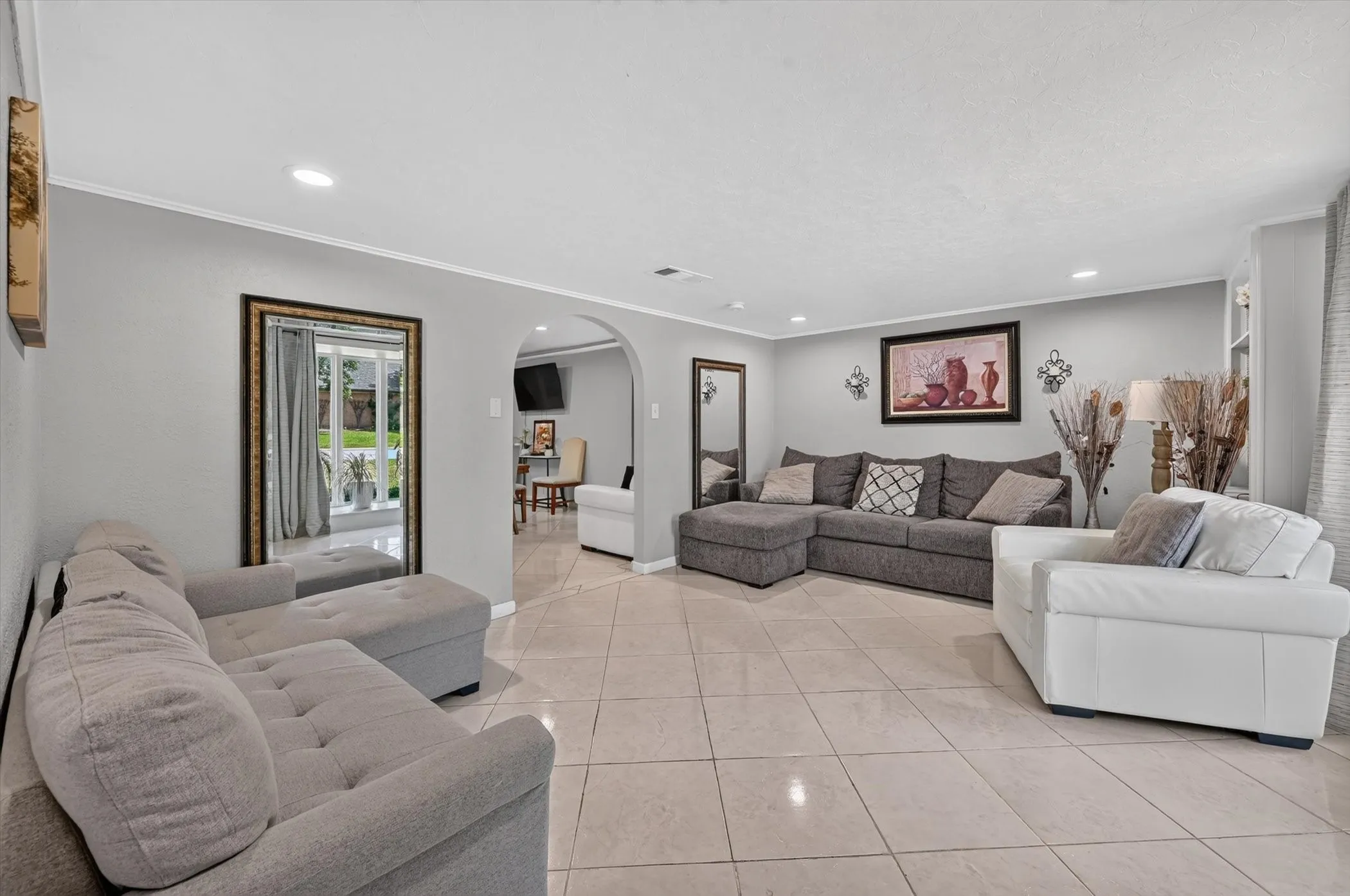 Single Family Residence For Sale in Tarrant County , 5716 Maryview Terrace, Haltom City, Texas 76117, 4 Bedroom, 4 Bathroom, Garage spaces, 5,102 Sqft, built in 1967, mls#21326620, Real Estate Agent in Haltom City, Homes For Sale in Tarrant county, Homes For Sale in Haltom City, Realtor in Haltom City Texas, Real Estate Brokerage Independent Realty Texas, Luminita Cordes Realtor
