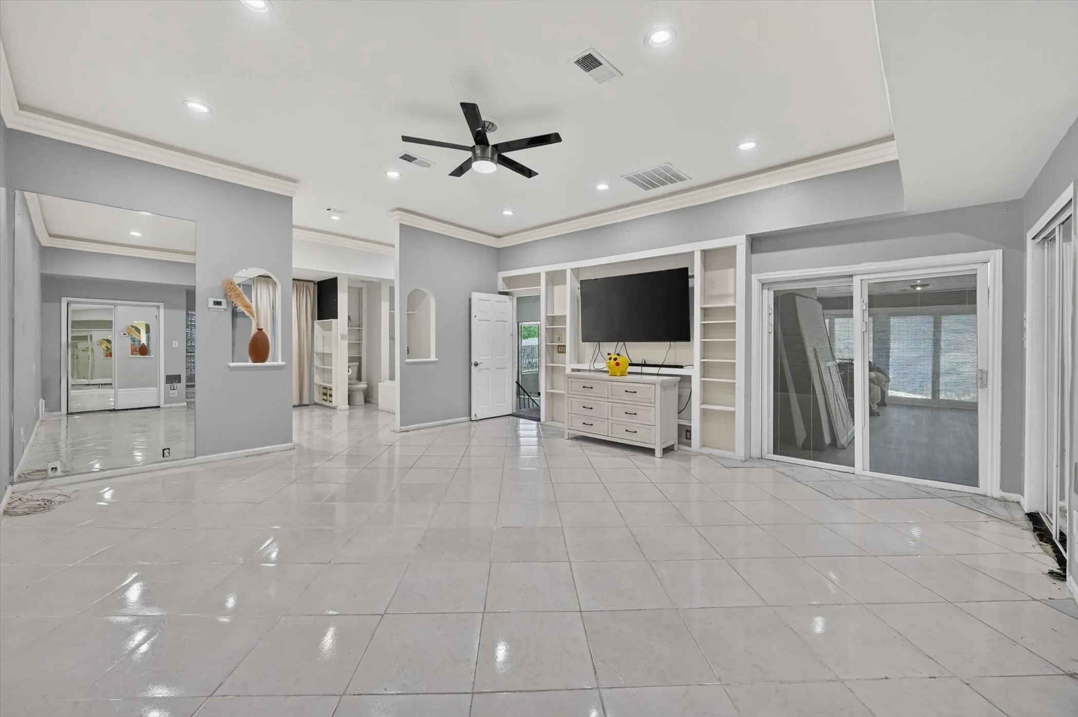 Single Family Residence For Sale in Tarrant County , 5716 Maryview Terrace, Haltom City, Texas 76117, 4 Bedroom, 4 Bathroom, Garage spaces, 5,102 Sqft, built in 1967, mls#21326620, Real Estate Agent in Haltom City, Homes For Sale in Tarrant county, Homes For Sale in Haltom City, Realtor in Haltom City Texas, Real Estate Brokerage Independent Realty Texas, Luminita Cordes Realtor
