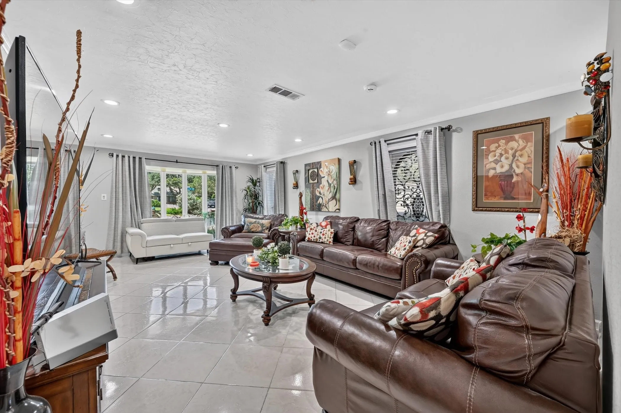 Single Family Residence For Sale in Tarrant County , 5716 Maryview Terrace, Haltom City, Texas 76117, 4 Bedroom, 4 Bathroom, Garage spaces, 5,102 Sqft, built in 1967, mls#21326620, Real Estate Agent in Haltom City, Homes For Sale in Tarrant county, Homes For Sale in Haltom City, Realtor in Haltom City Texas, Real Estate Brokerage Independent Realty Texas, Luminita Cordes Realtor