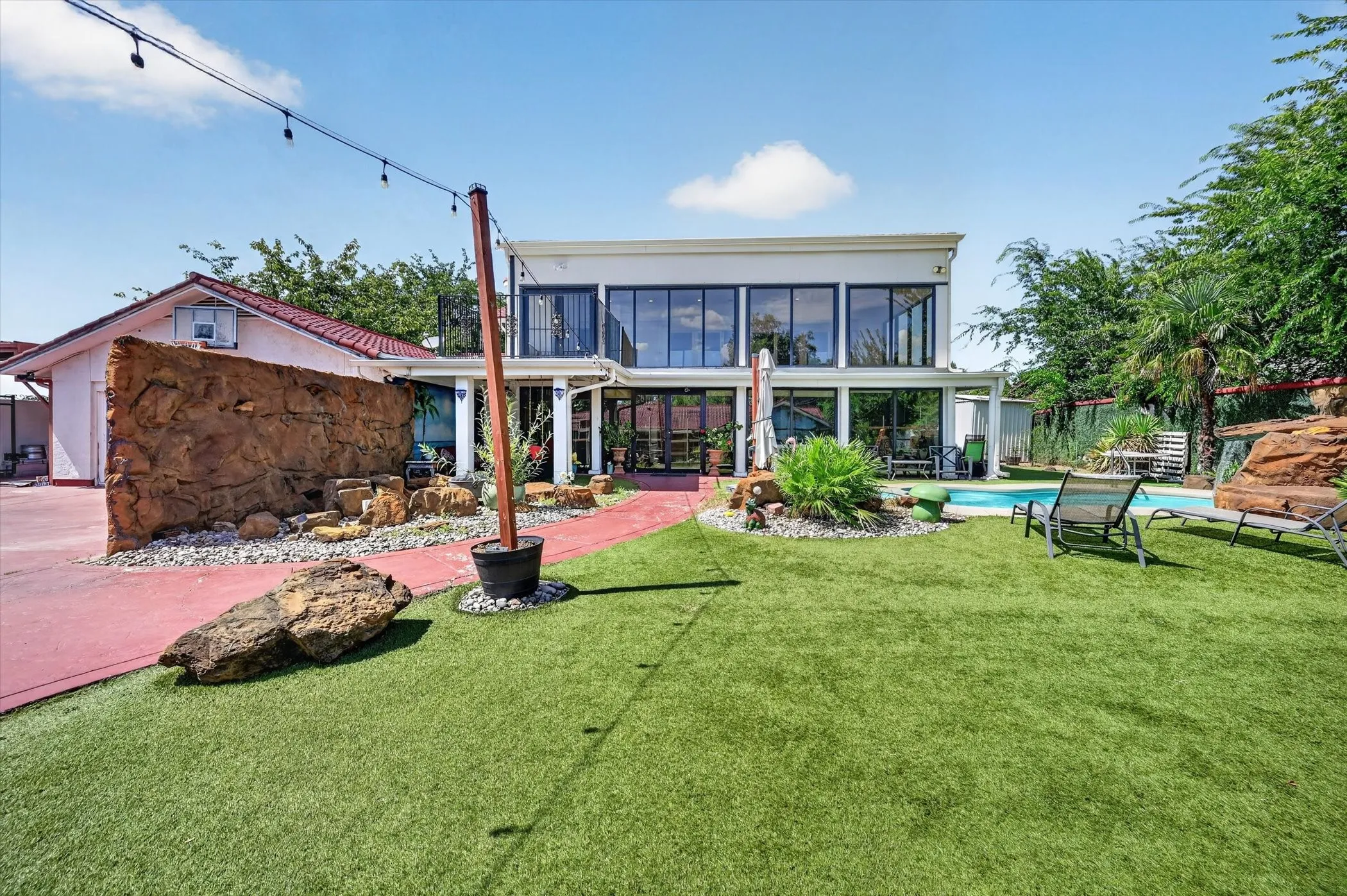 Single Family Residence For Sale in Tarrant County , 5716 Maryview Terrace, Haltom City, Texas 76117, 4 Bedroom, 4 Bathroom, Garage spaces, 5,102 Sqft, built in 1967, mls#21326620, Real Estate Agent in Haltom City, Homes For Sale in Tarrant county, Homes For Sale in Haltom City, Realtor in Haltom City Texas, Real Estate Brokerage Independent Realty Texas, Luminita Cordes Realtor