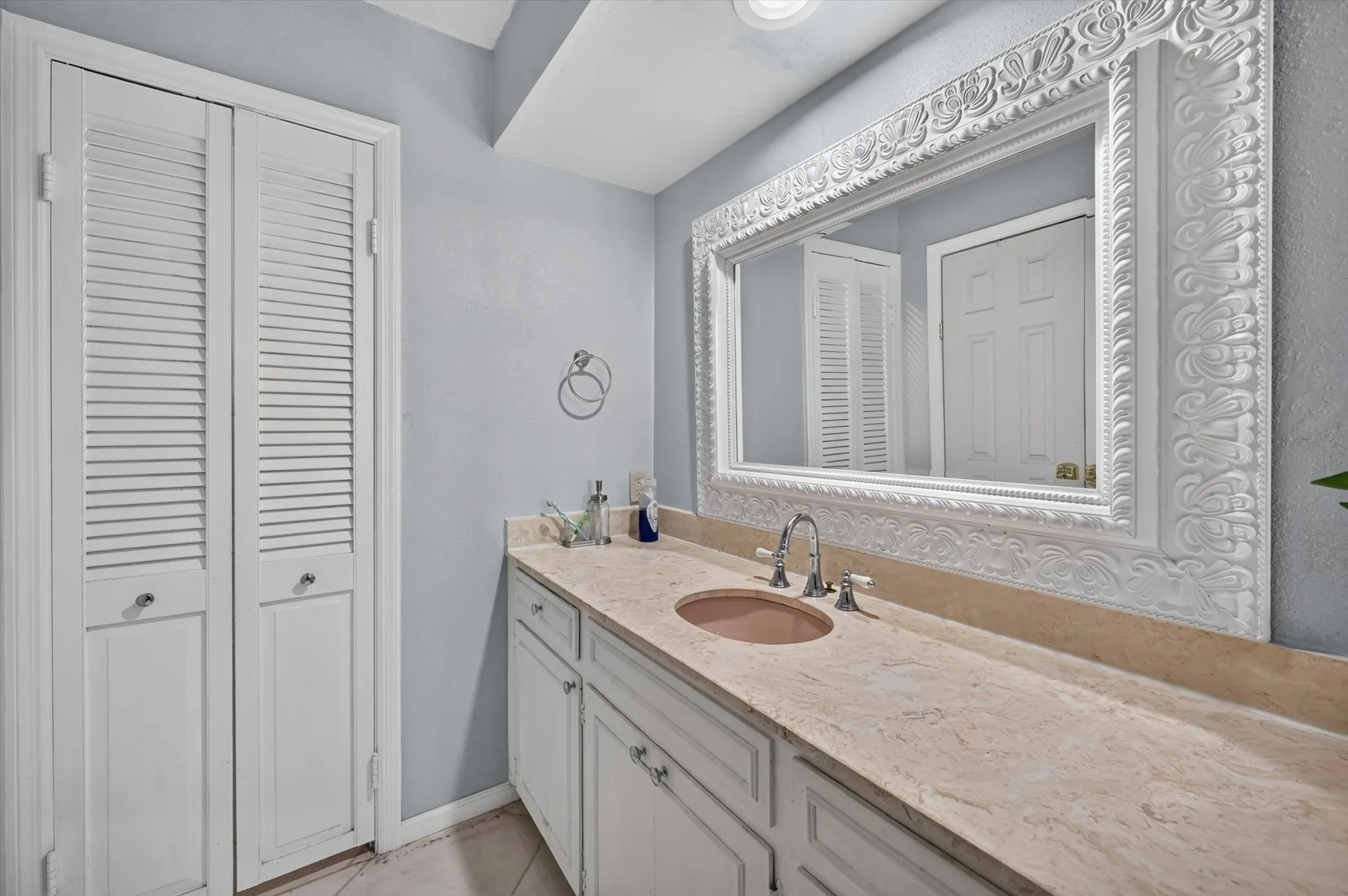 Secondary Room Bathroom