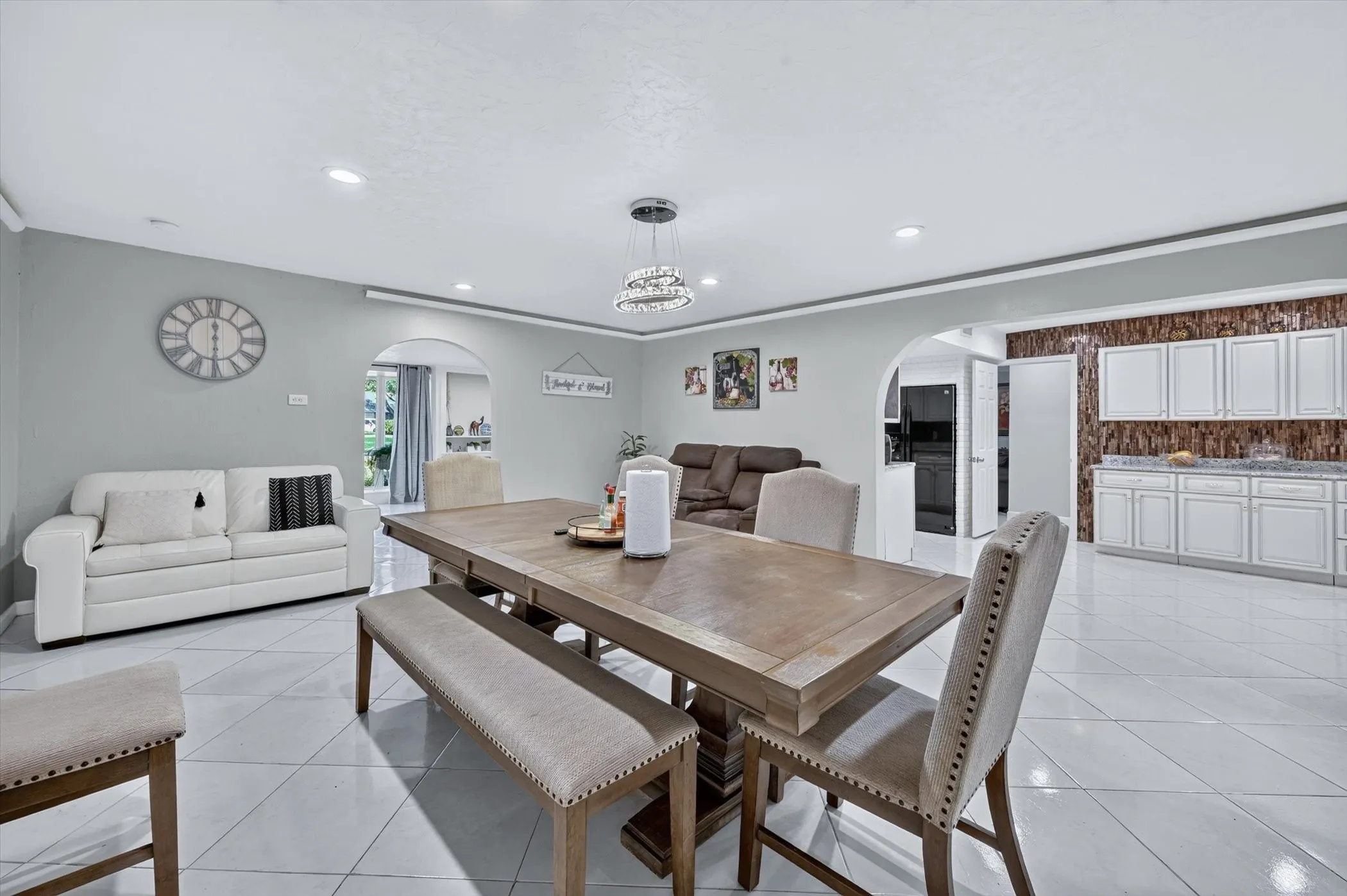Single Family Residence For Sale in Tarrant County , 5716 Maryview Terrace, Haltom City, Texas 76117, 4 Bedroom, 4 Bathroom, Garage spaces, 5,102 Sqft, built in 1967, mls#21326620, Real Estate Agent in Haltom City, Homes For Sale in Tarrant county, Homes For Sale in Haltom City, Realtor in Haltom City Texas, Real Estate Brokerage Independent Realty Texas, Luminita Cordes Realtor