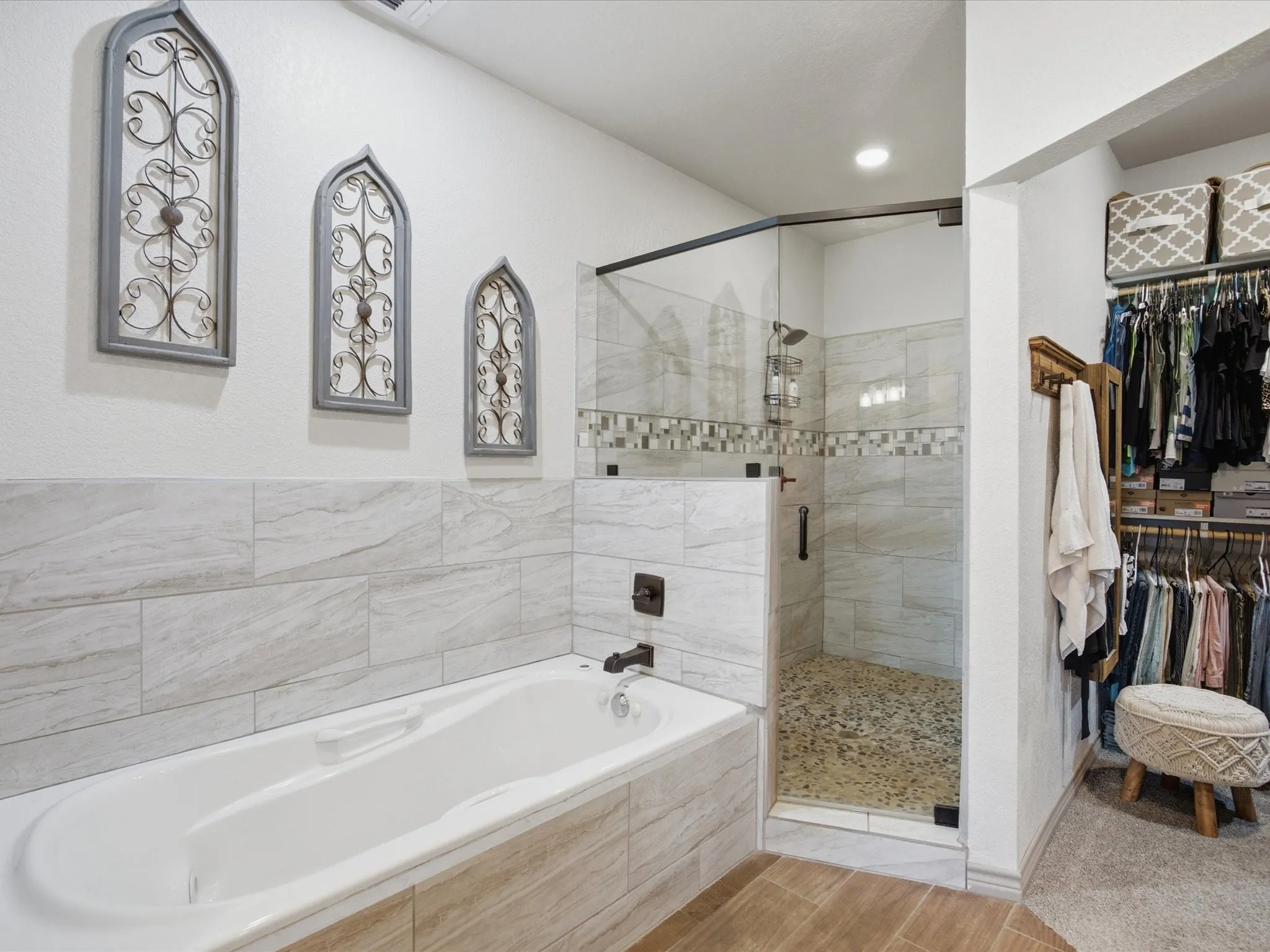 Dual-Shower Heads and Jetted Tub