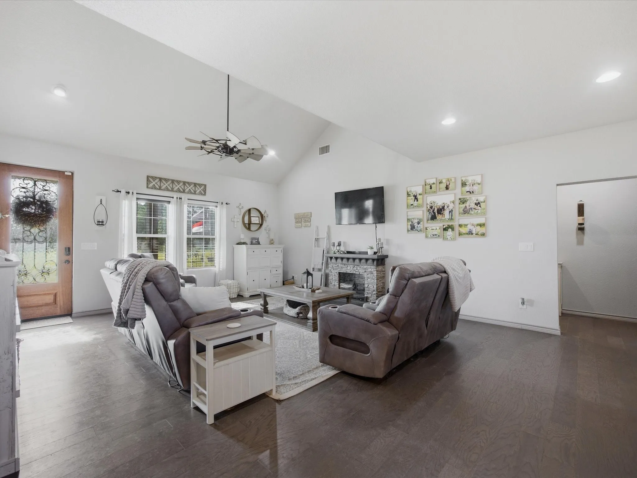 Farm For Sale in Wise County , 716 County Road 3241, Paradise, Texas 76073, 4 Bedroom, 3 Bathroom, 2 Garage spaces, 2,380 Sqft, built in 2019, mls#21326646, Real Estate Agent in Paradise, Homes For Sale in Wise county, Homes For Sale in Paradise, Realtor in Paradise Texas, Real Estate Brokerage Independent Realty Texas, Luminita Cordes Realtor