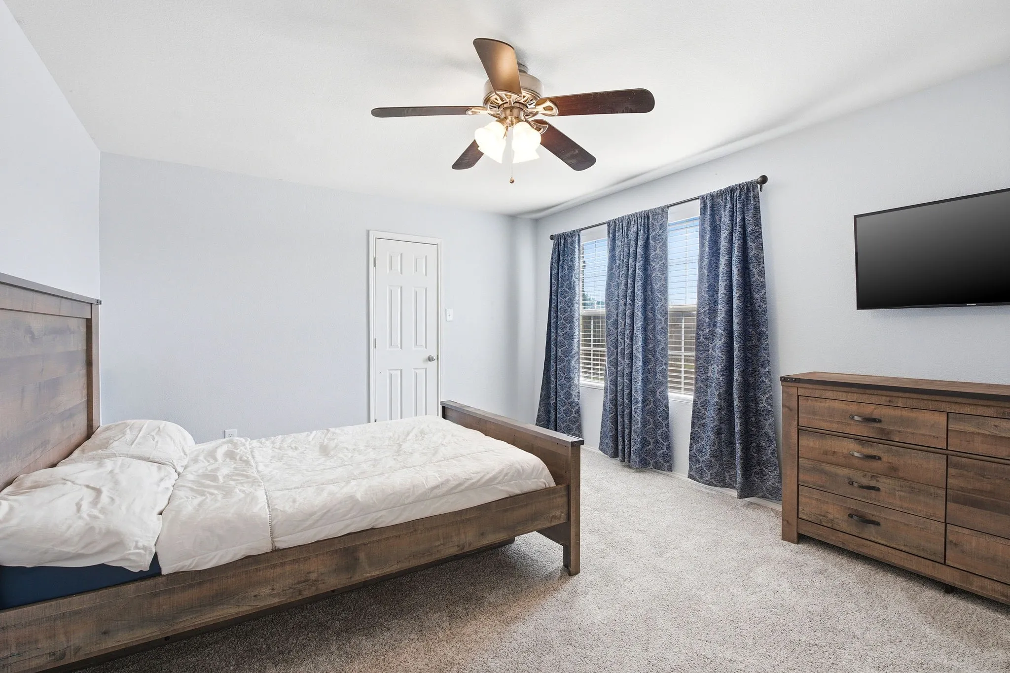 Single Family Residence For Sale in Collin County , 2923 Aspen Way, Melissa, Texas 75454, 4 Bedroom, 3 Bathroom, 2 Garage spaces, 2,725 Sqft, built in 2015, mls#21326606, Real Estate Agent in Melissa, Homes For Sale in Collin county, Homes For Sale in Melissa, Realtor in Melissa Texas, Real Estate Brokerage Independent Realty Texas, Luminita Cordes Realtor
