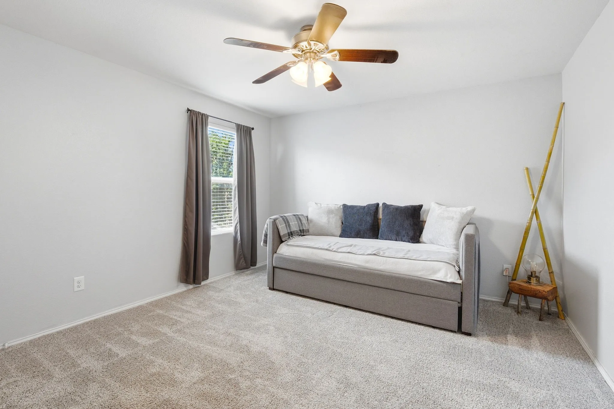 Single Family Residence For Sale in Collin County , 2923 Aspen Way, Melissa, Texas 75454, 4 Bedroom, 3 Bathroom, 2 Garage spaces, 2,725 Sqft, built in 2015, mls#21326606, Real Estate Agent in Melissa, Homes For Sale in Collin county, Homes For Sale in Melissa, Realtor in Melissa Texas, Real Estate Brokerage Independent Realty Texas, Luminita Cordes Realtor