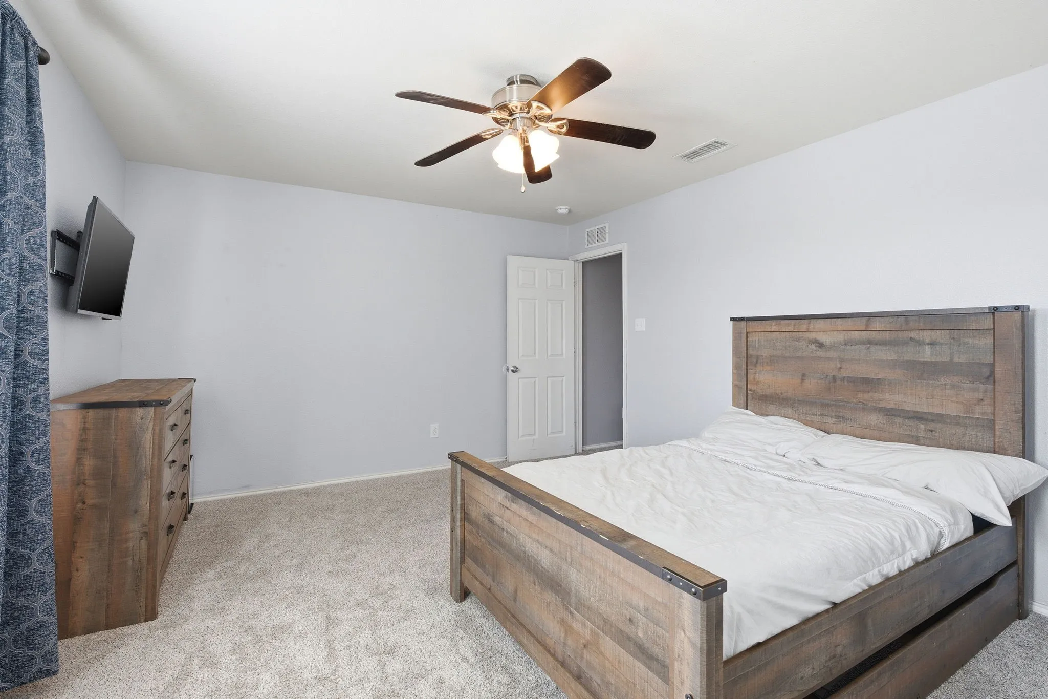 Single Family Residence For Sale in Collin County , 2923 Aspen Way, Melissa, Texas 75454, 4 Bedroom, 3 Bathroom, 2 Garage spaces, 2,725 Sqft, built in 2015, mls#21326606, Real Estate Agent in Melissa, Homes For Sale in Collin county, Homes For Sale in Melissa, Realtor in Melissa Texas, Real Estate Brokerage Independent Realty Texas, Luminita Cordes Realtor