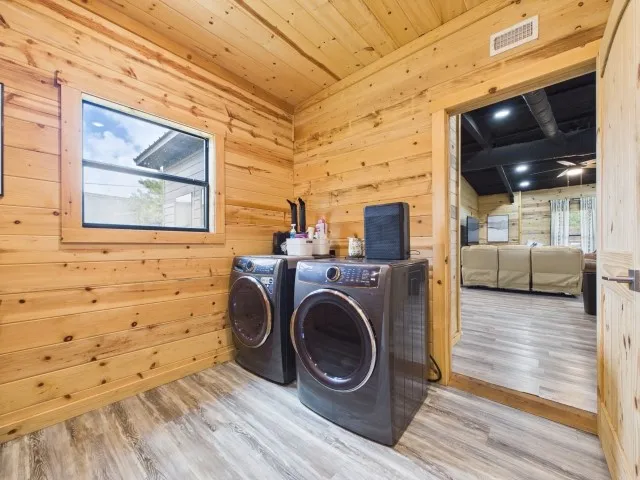 Business For Sale in Henderson County , 7491 State Highway 19 S, Athens, Texas 75751, 0, 0, Garage spaces, 0 Sqft, built in 1946, Price $575,000, mls#21328804, Real Estate Agent in Athens, Homes For Sale in Henderson county, Homes For Sale in Athens, Realtor in Athens Texas, Real Estate Brokerage Independent Realty Texas, Luminita Cordes Realtor
