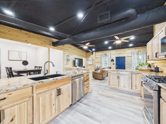 Business For Sale in Henderson County , 7491 State Highway 19 S, Athens, Texas 75751, 0, 0, Garage spaces, 0 Sqft, built in 1946, Price $575,000, mls#21328804, Real Estate Agent in Athens, Homes For Sale in Henderson county, Homes For Sale in Athens, Realtor in Athens Texas, Real Estate Brokerage Independent Realty Texas, Luminita Cordes Realtor