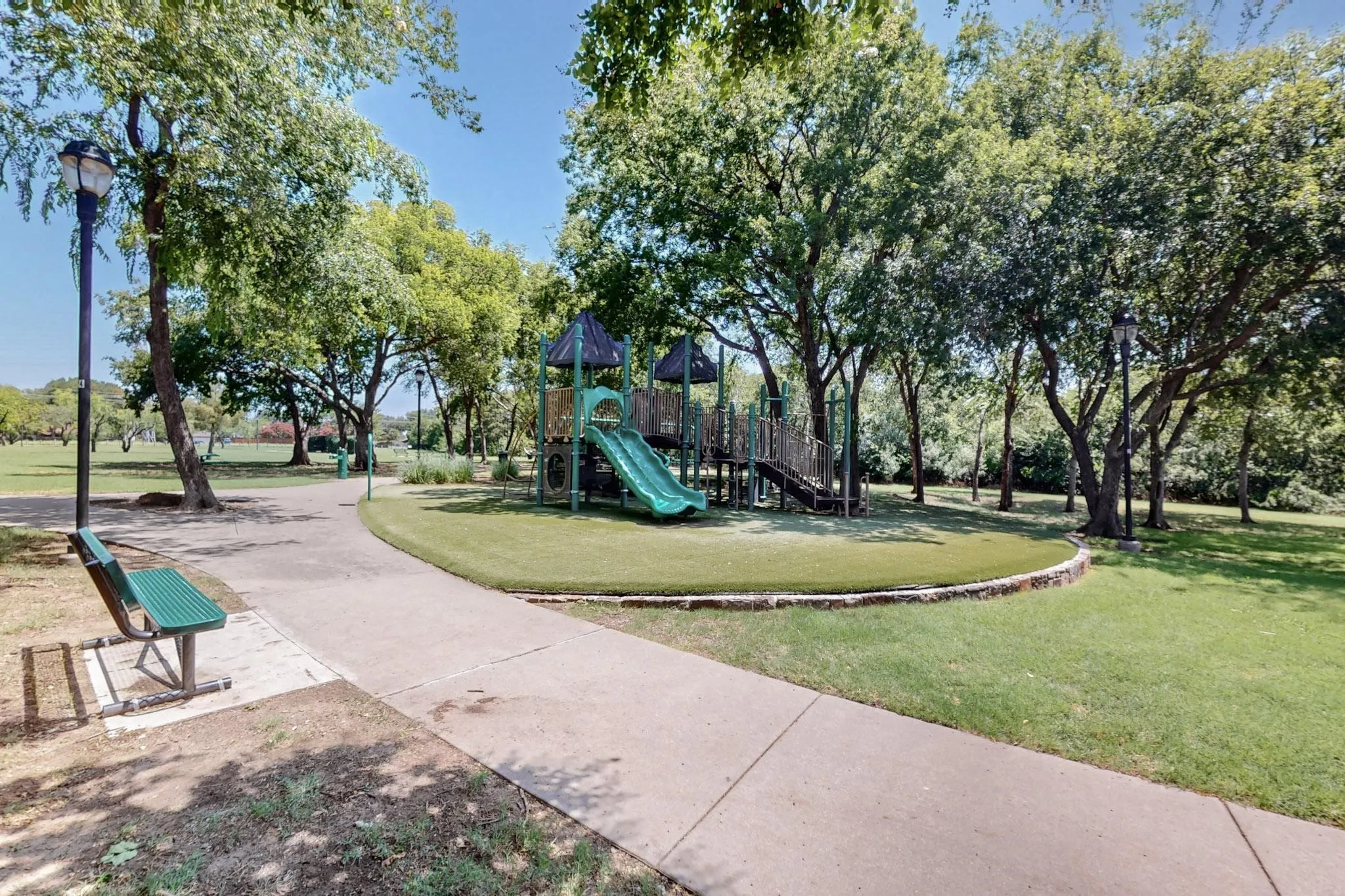 Single Family Residence For Sale in Dallas County , 2221 Everglade Court, Carrollton, Texas 75006, 5 Bedroom, 4 Bathroom, 2 Garage spaces, 3,846 Sqft, built in 1993, mls#21328763, Real Estate Agent in Carrollton, Homes For Sale in Dallas county, Homes For Sale in Carrollton, Realtor in Carrollton Texas, Real Estate Brokerage Independent Realty Texas, Luminita Cordes Realtor
