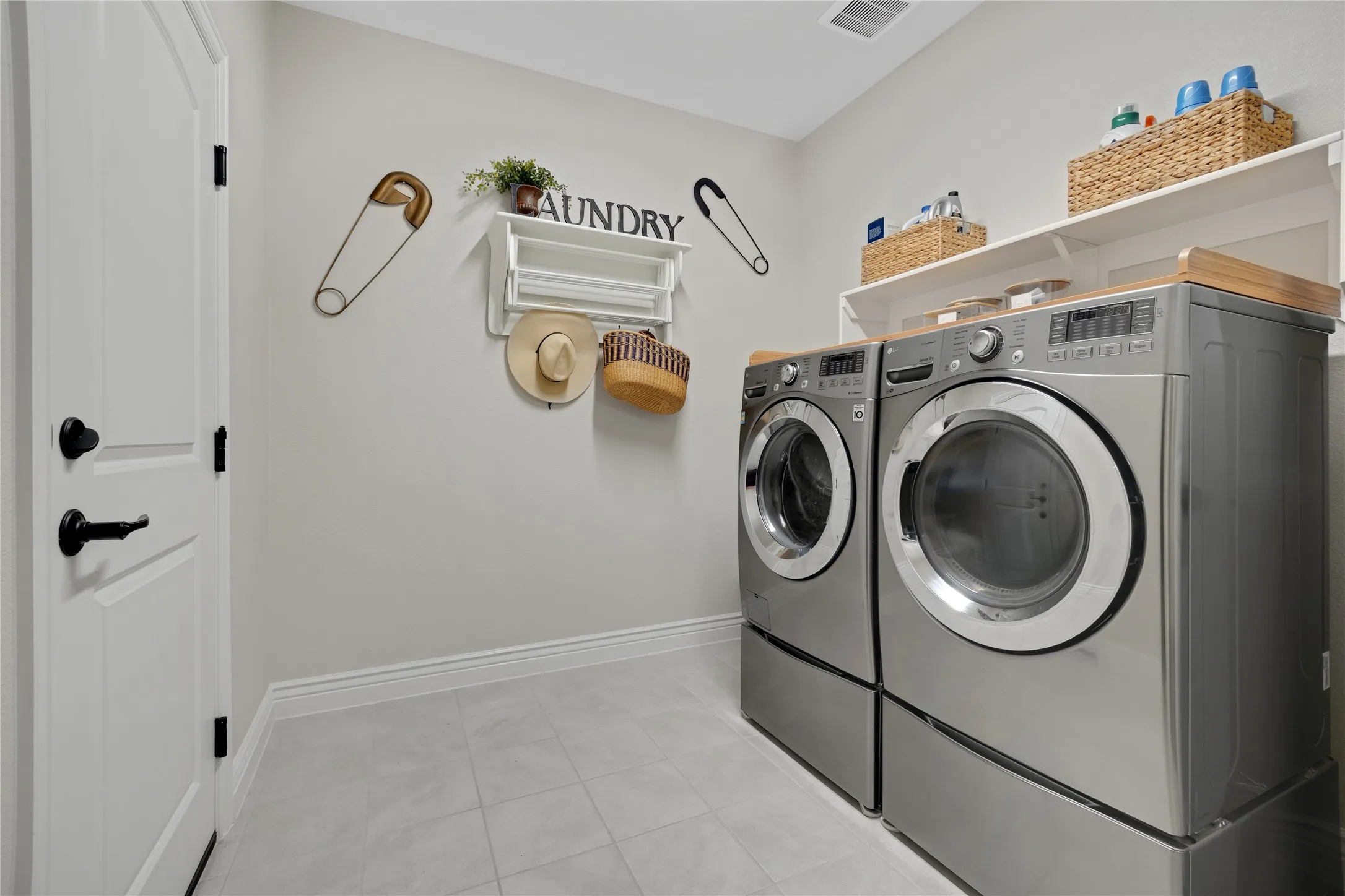 Single Family Residence For Sale in Denton County , 9713 Siltstone Drive, Denton, Texas 76207, 2 Bedroom, 3 Bathroom, 3 Garage spaces, 2,085 Sqft, built in 2024, mls#21325585, Real Estate Agent in Denton, Homes For Sale in Denton county, Homes For Sale in Denton, Realtor in Denton Texas, Real Estate Brokerage Independent Realty Texas, Luminita Cordes Realtor