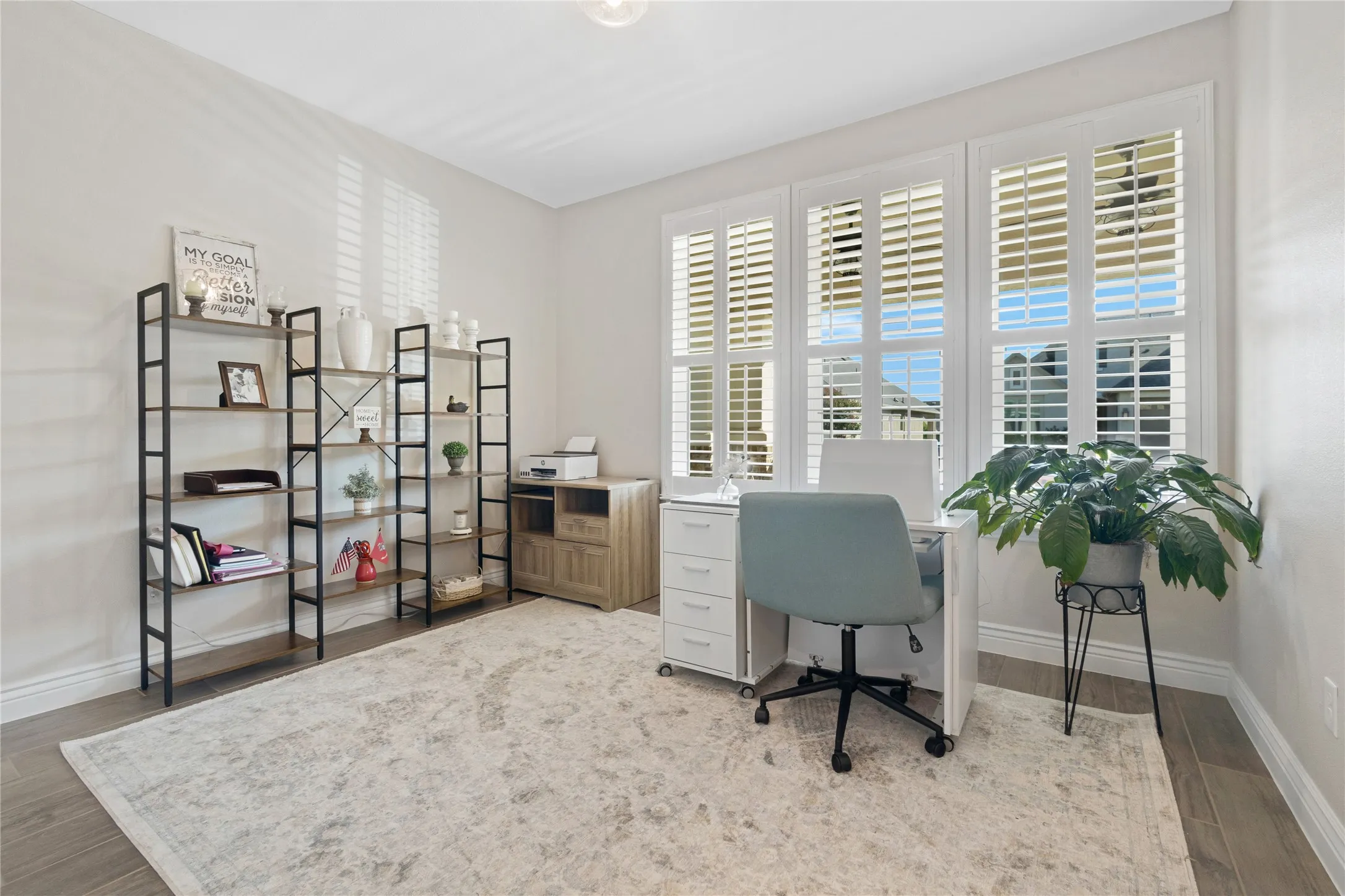 Ensuite bedroom being used as a sewing room.
