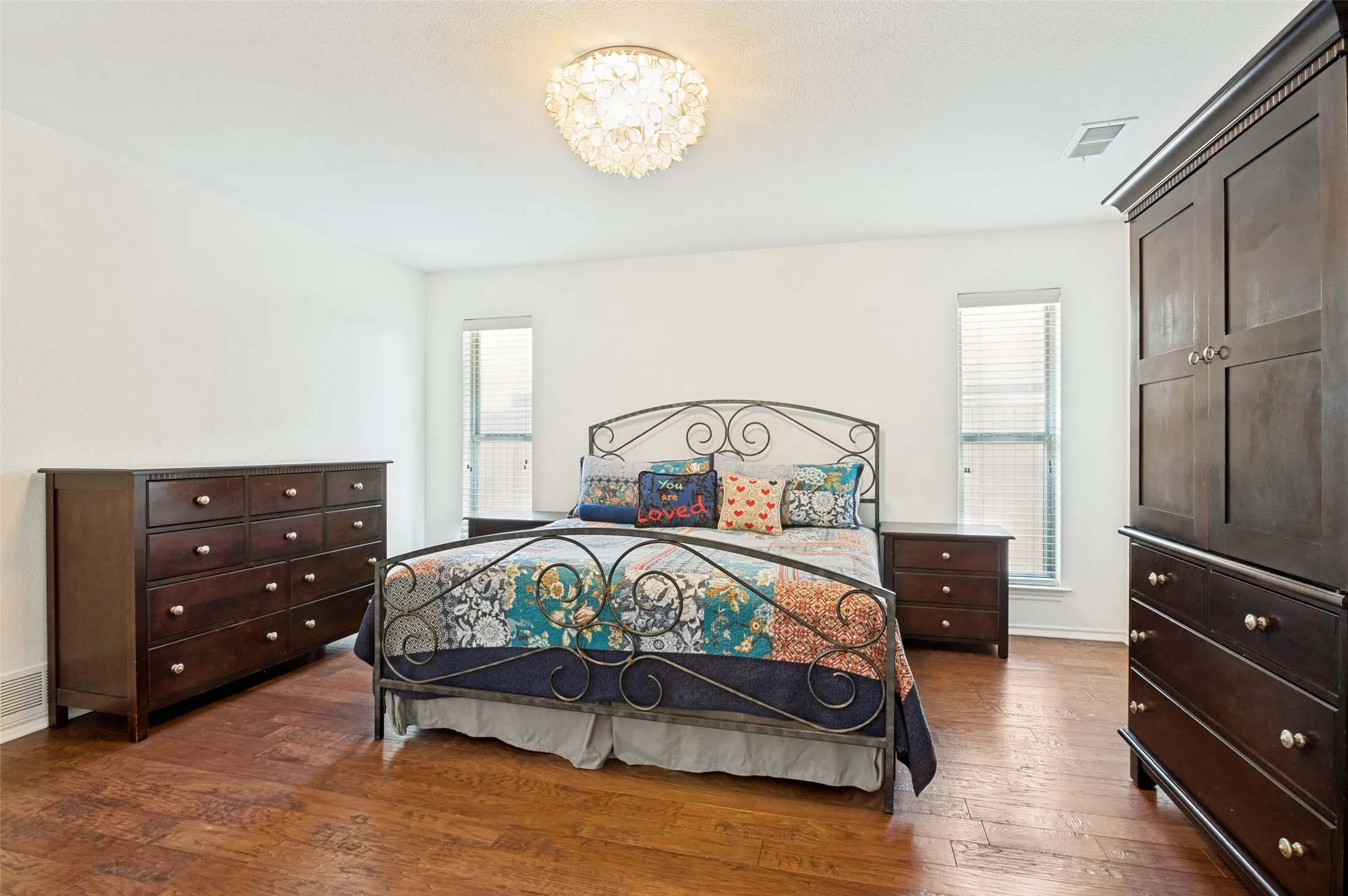 Single Family Residence For Sale in Tarrant County , 1005 De Pauw Drive, Arlington, Texas 76012, 4 Bedroom, 2 Bathroom, 2 Garage spaces, 1,779 Sqft, built in 1977, mls#21328776, Real Estate Agent in Arlington, Homes For Sale in Tarrant county, Homes For Sale in Arlington, Realtor in Arlington Texas, Real Estate Brokerage Independent Realty Texas, Luminita Cordes Realtor