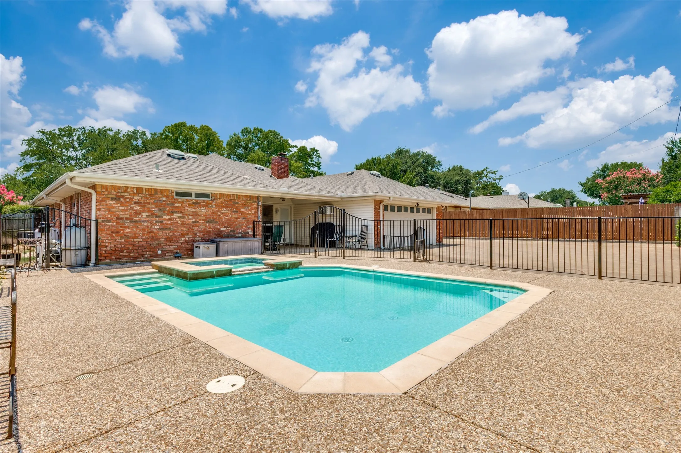 Single Family Residence For Sale in Tarrant County , 1005 De Pauw Drive, Arlington, Texas 76012, 4 Bedroom, 2 Bathroom, 2 Garage spaces, 1,779 Sqft, built in 1977, mls#21328776, Real Estate Agent in Arlington, Homes For Sale in Tarrant county, Homes For Sale in Arlington, Realtor in Arlington Texas, Real Estate Brokerage Independent Realty Texas, Luminita Cordes Realtor