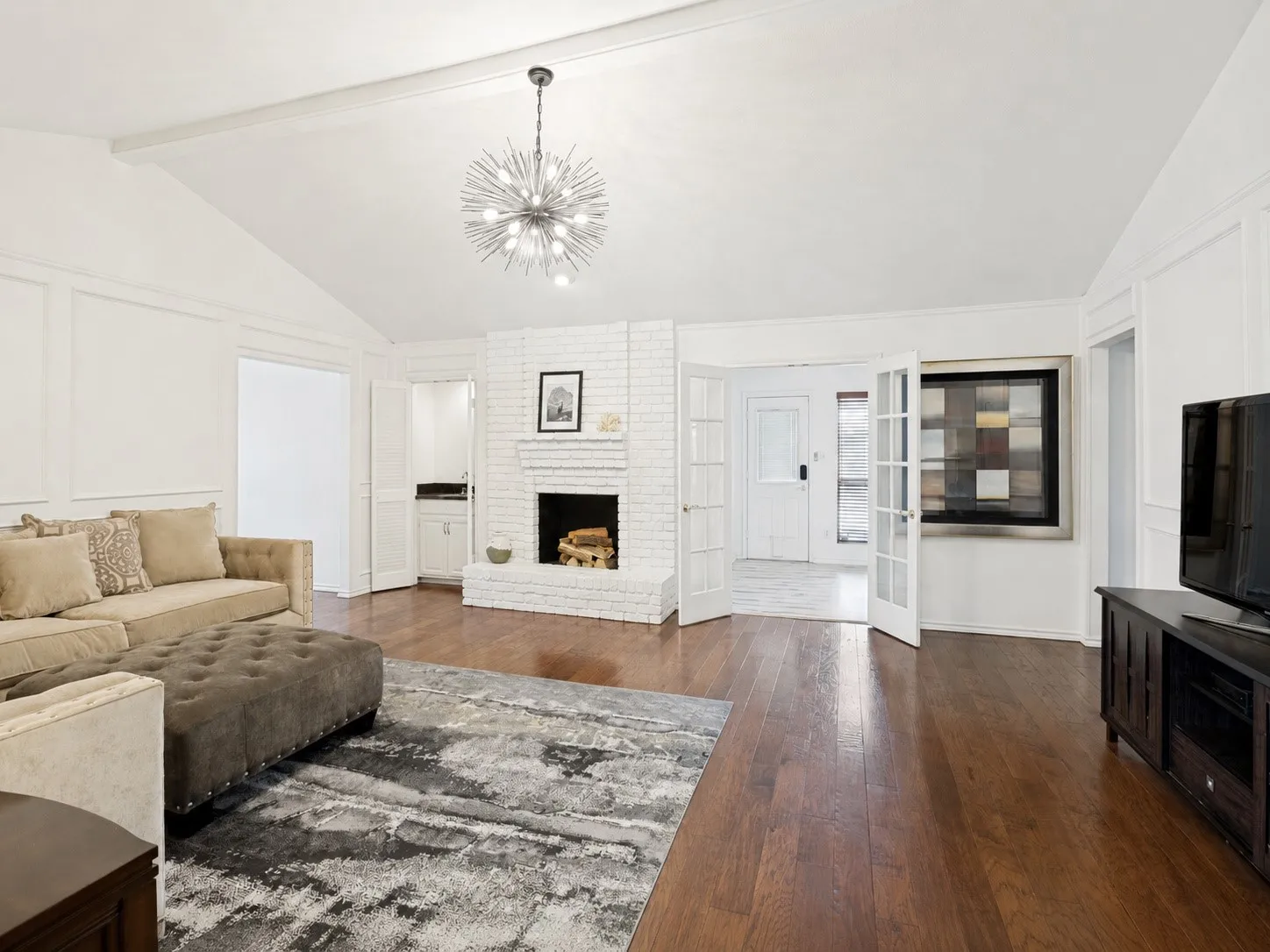 Single Family Residence For Sale in Tarrant County , 1005 De Pauw Drive, Arlington, Texas 76012, 4 Bedroom, 2 Bathroom, 2 Garage spaces, 1,779 Sqft, built in 1977, mls#21328776, Real Estate Agent in Arlington, Homes For Sale in Tarrant county, Homes For Sale in Arlington, Realtor in Arlington Texas, Real Estate Brokerage Independent Realty Texas, Luminita Cordes Realtor
