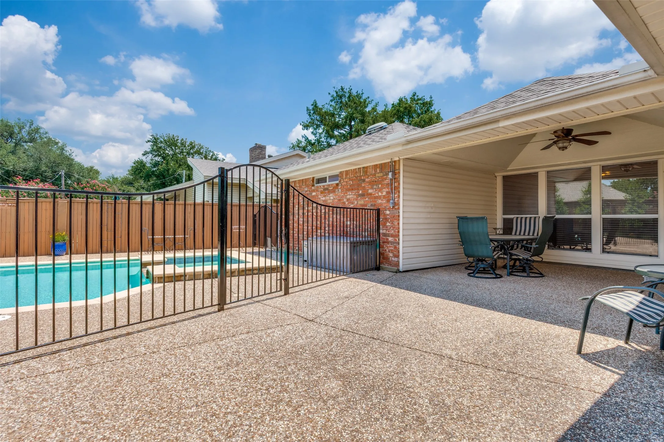 Single Family Residence For Sale in Tarrant County , 1005 De Pauw Drive, Arlington, Texas 76012, 4 Bedroom, 2 Bathroom, 2 Garage spaces, 1,779 Sqft, built in 1977, mls#21328776, Real Estate Agent in Arlington, Homes For Sale in Tarrant county, Homes For Sale in Arlington, Realtor in Arlington Texas, Real Estate Brokerage Independent Realty Texas, Luminita Cordes Realtor