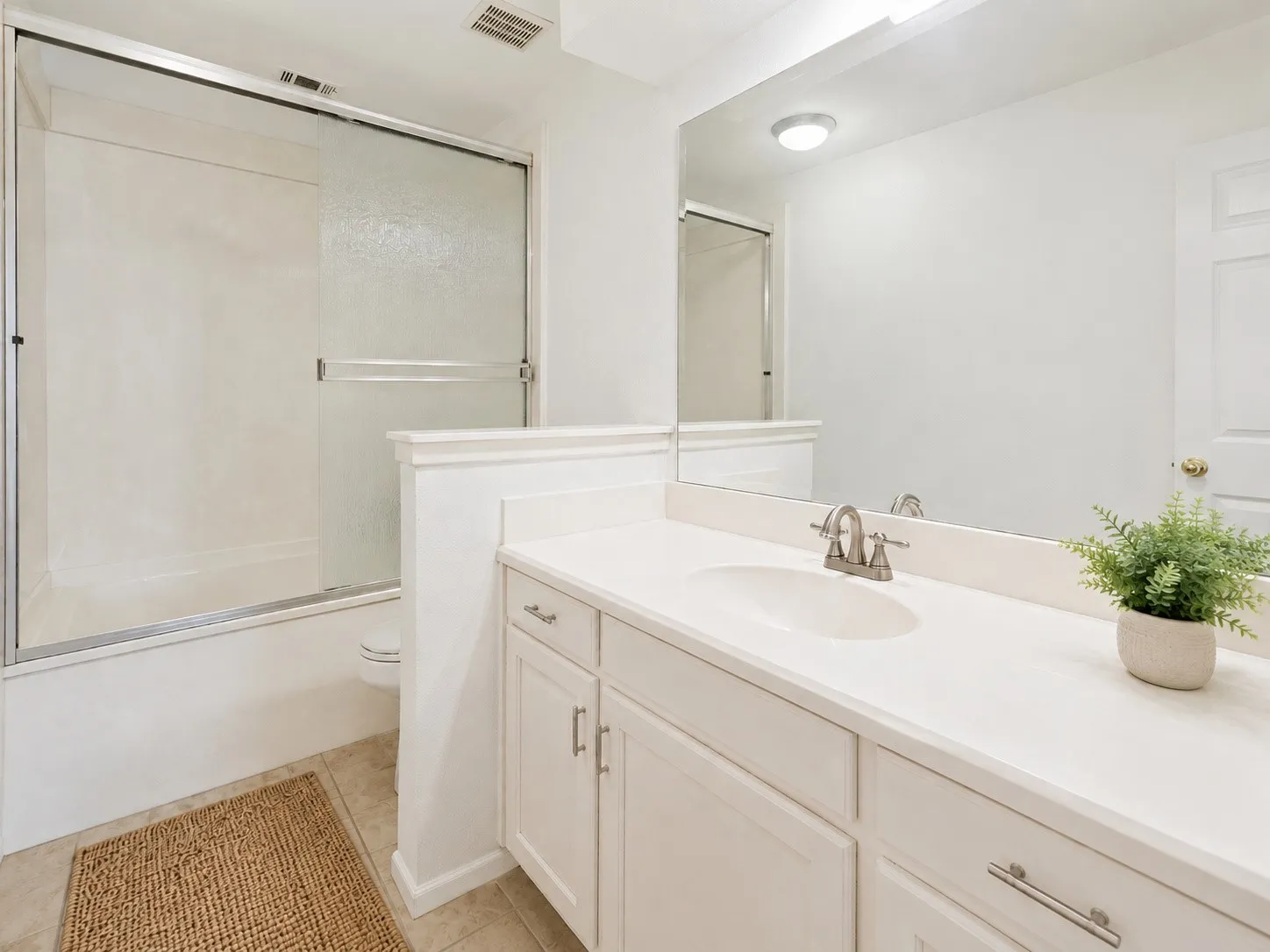 Single Family Residence For Sale in Tarrant County , 1005 De Pauw Drive, Arlington, Texas 76012, 4 Bedroom, 2 Bathroom, 2 Garage spaces, 1,779 Sqft, built in 1977, mls#21328776, Real Estate Agent in Arlington, Homes For Sale in Tarrant county, Homes For Sale in Arlington, Realtor in Arlington Texas, Real Estate Brokerage Independent Realty Texas, Luminita Cordes Realtor
