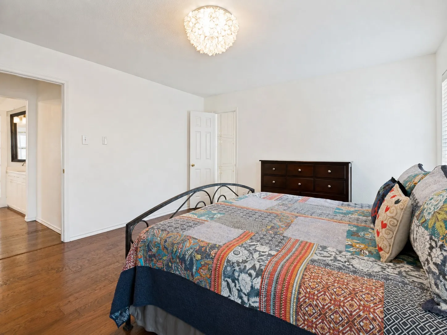 Single Family Residence For Sale in Tarrant County , 1005 De Pauw Drive, Arlington, Texas 76012, 4 Bedroom, 2 Bathroom, 2 Garage spaces, 1,779 Sqft, built in 1977, mls#21328776, Real Estate Agent in Arlington, Homes For Sale in Tarrant county, Homes For Sale in Arlington, Realtor in Arlington Texas, Real Estate Brokerage Independent Realty Texas, Luminita Cordes Realtor
