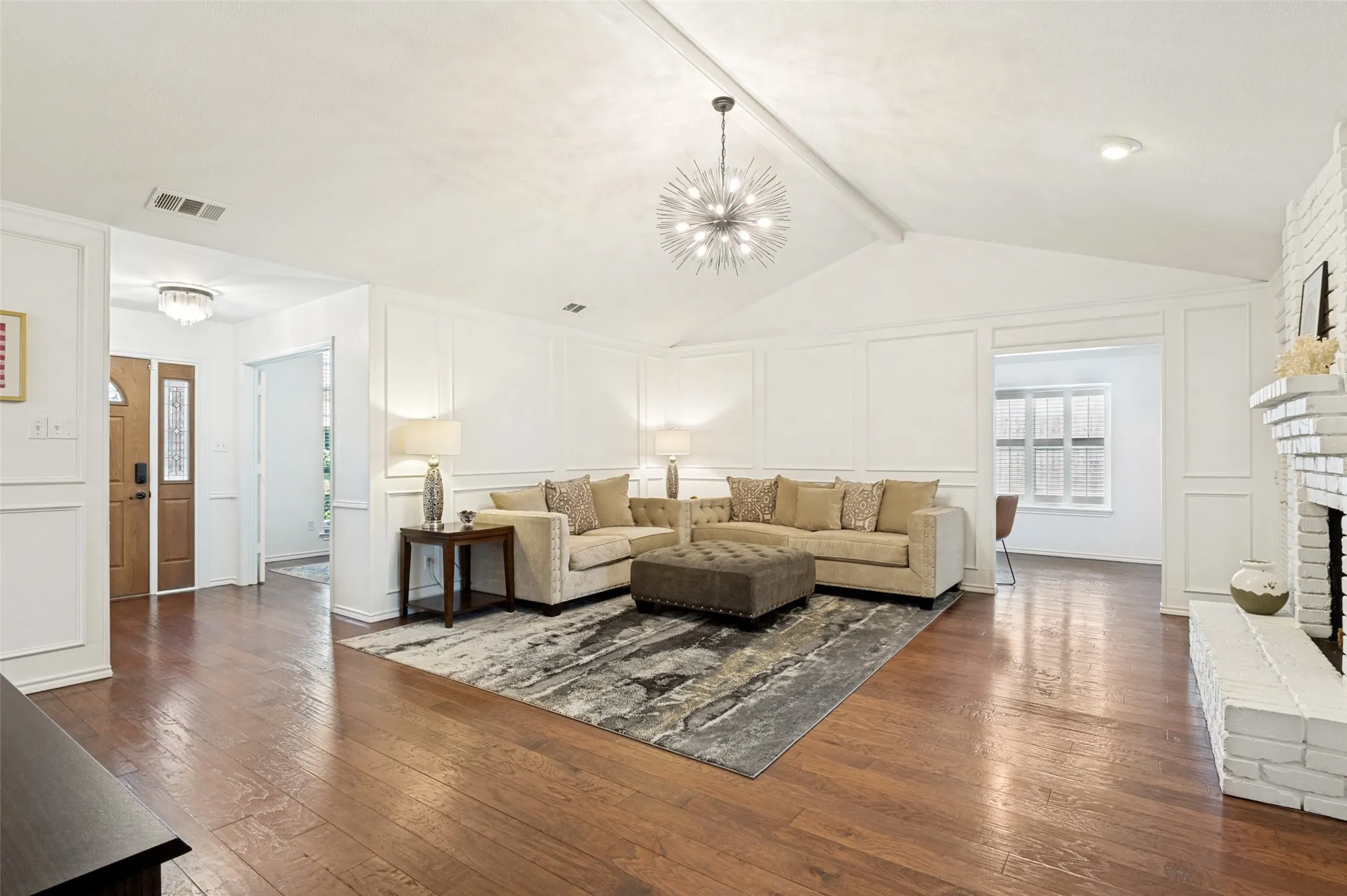 Single Family Residence For Sale in Tarrant County , 1005 De Pauw Drive, Arlington, Texas 76012, 4 Bedroom, 2 Bathroom, 2 Garage spaces, 1,779 Sqft, built in 1977, mls#21328776, Real Estate Agent in Arlington, Homes For Sale in Tarrant county, Homes For Sale in Arlington, Realtor in Arlington Texas, Real Estate Brokerage Independent Realty Texas, Luminita Cordes Realtor