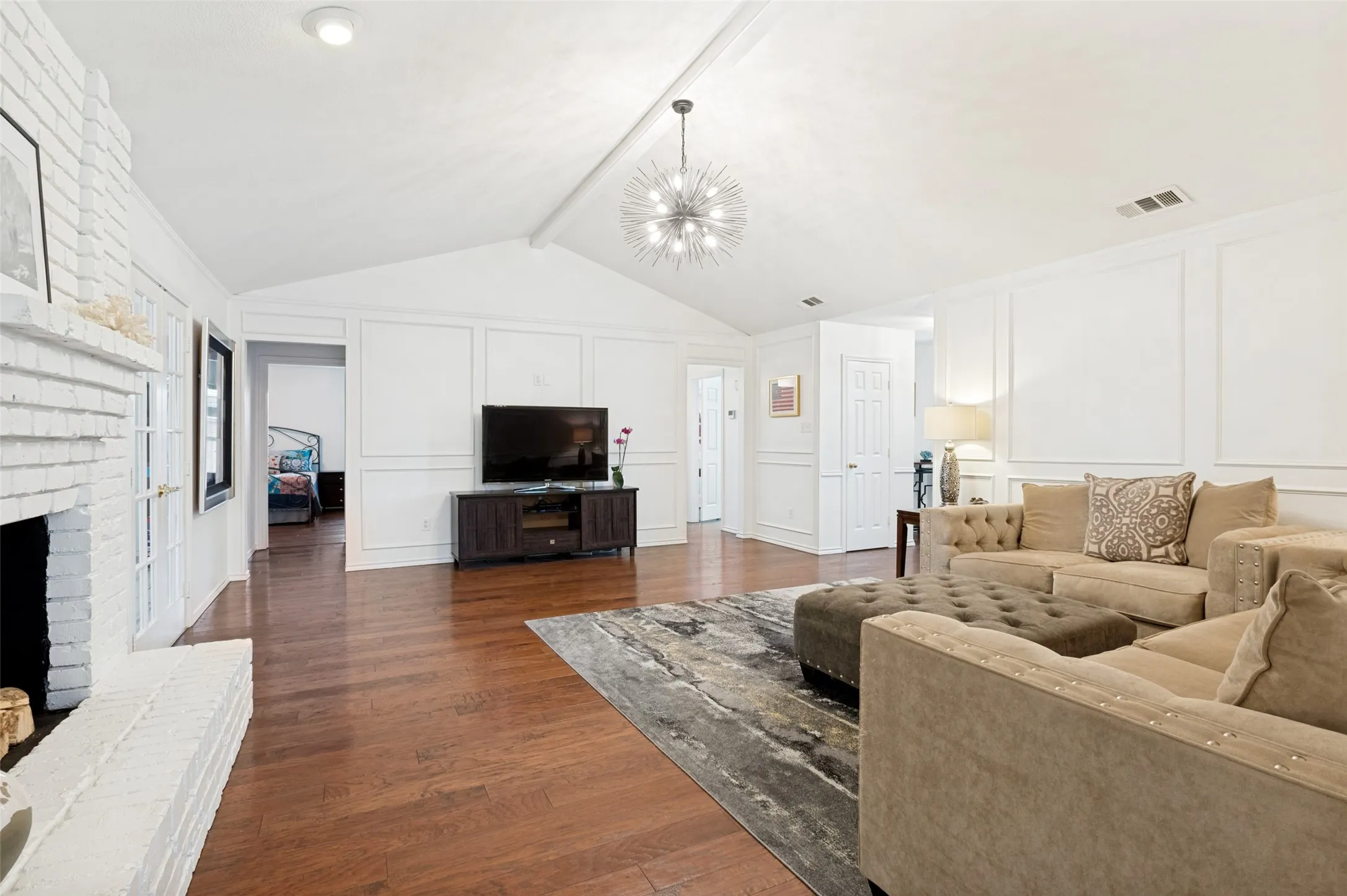 Single Family Residence For Sale in Tarrant County , 1005 De Pauw Drive, Arlington, Texas 76012, 4 Bedroom, 2 Bathroom, 2 Garage spaces, 1,779 Sqft, built in 1977, mls#21328776, Real Estate Agent in Arlington, Homes For Sale in Tarrant county, Homes For Sale in Arlington, Realtor in Arlington Texas, Real Estate Brokerage Independent Realty Texas, Luminita Cordes Realtor