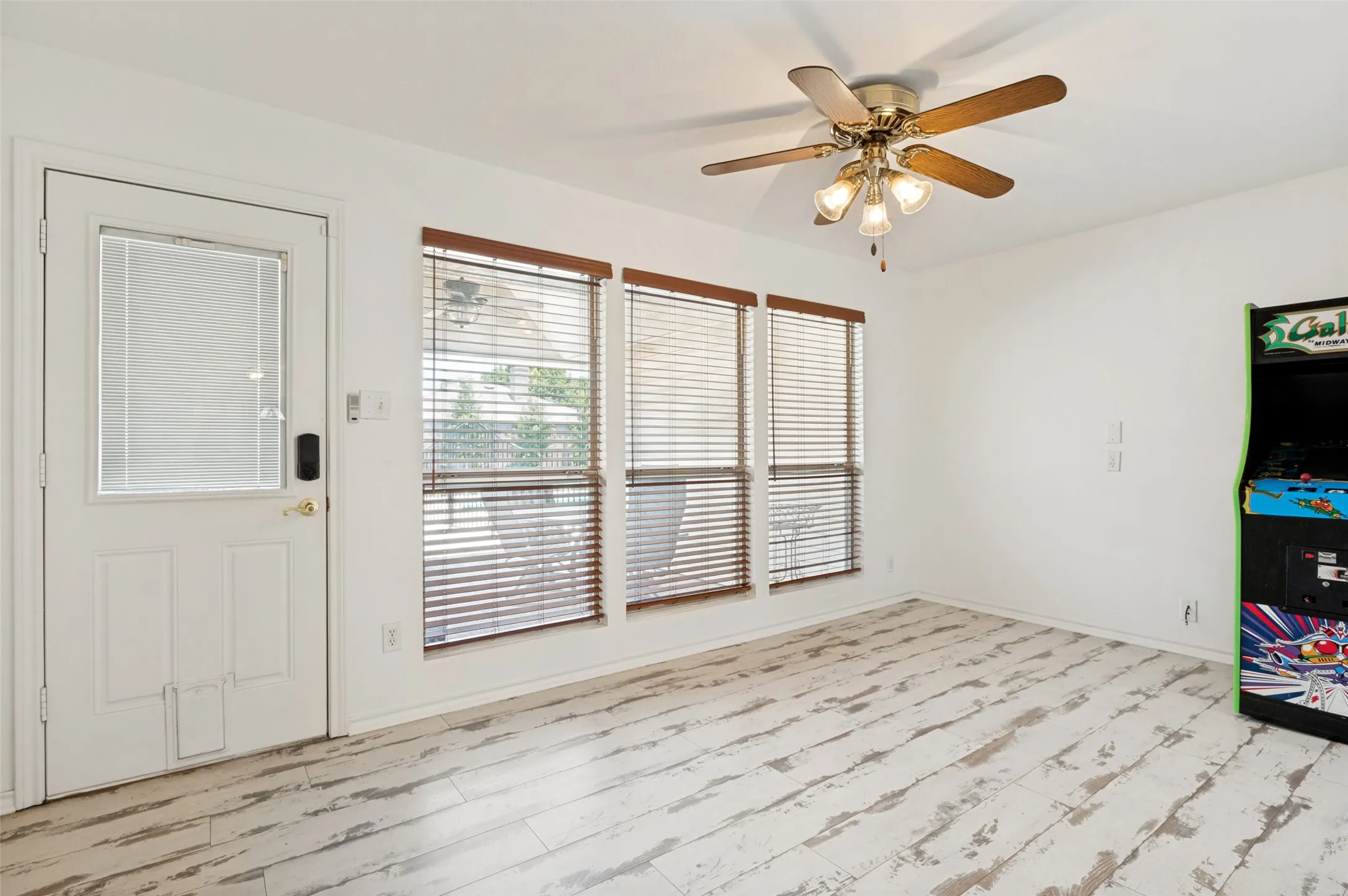 Single Family Residence For Sale in Tarrant County , 1005 De Pauw Drive, Arlington, Texas 76012, 4 Bedroom, 2 Bathroom, 2 Garage spaces, 1,779 Sqft, built in 1977, mls#21328776, Real Estate Agent in Arlington, Homes For Sale in Tarrant county, Homes For Sale in Arlington, Realtor in Arlington Texas, Real Estate Brokerage Independent Realty Texas, Luminita Cordes Realtor